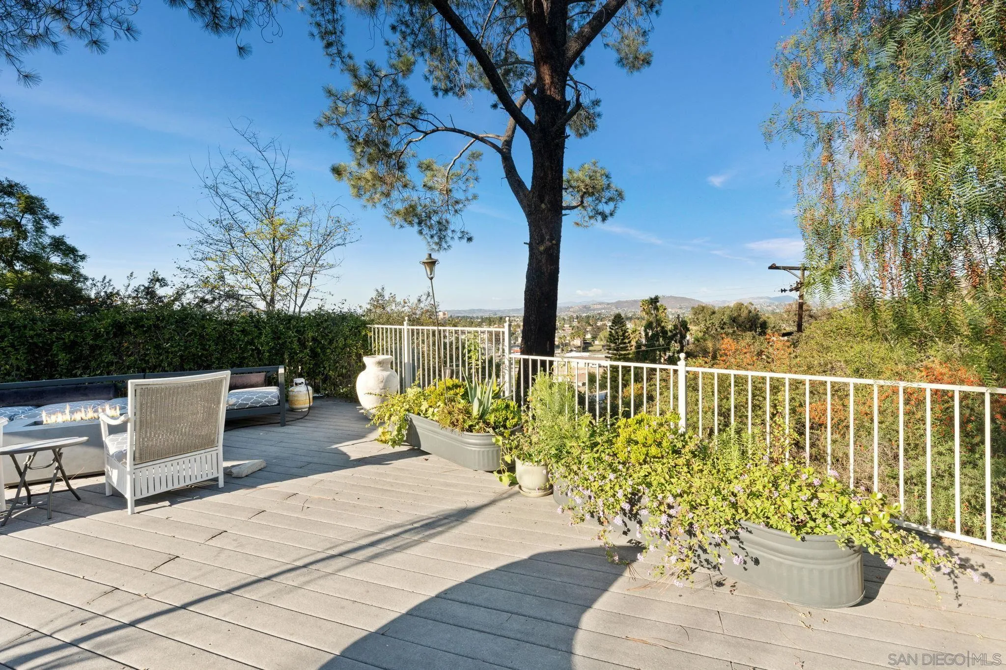 https://cdn.realtyfeed.com/cdn/127/260004677/4518522340a94e067da88d7dc8d21b78.webp
