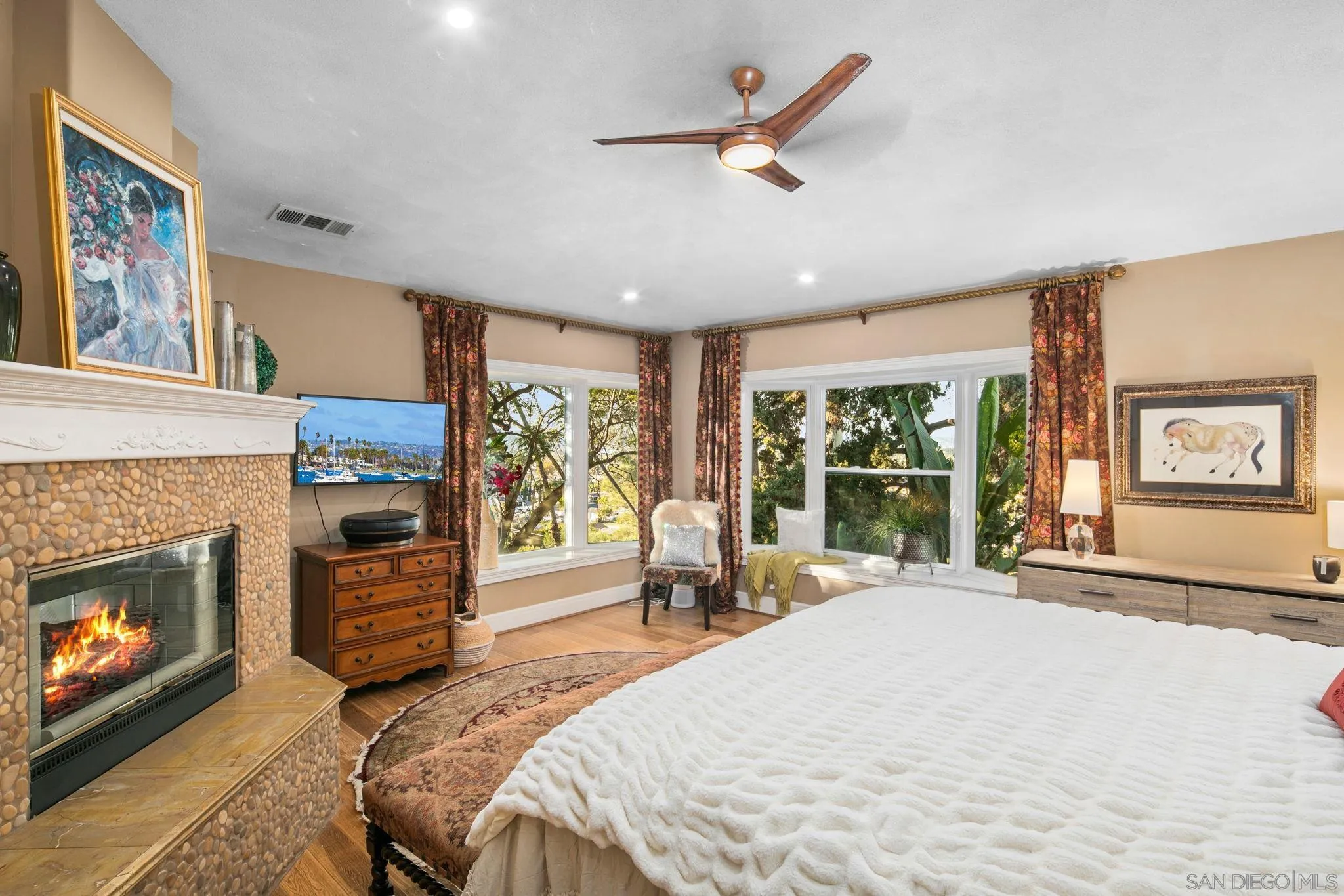 https://cdn.realtyfeed.com/cdn/127/260004677/d9f946700813993b61a88a428f78b1e9.webp