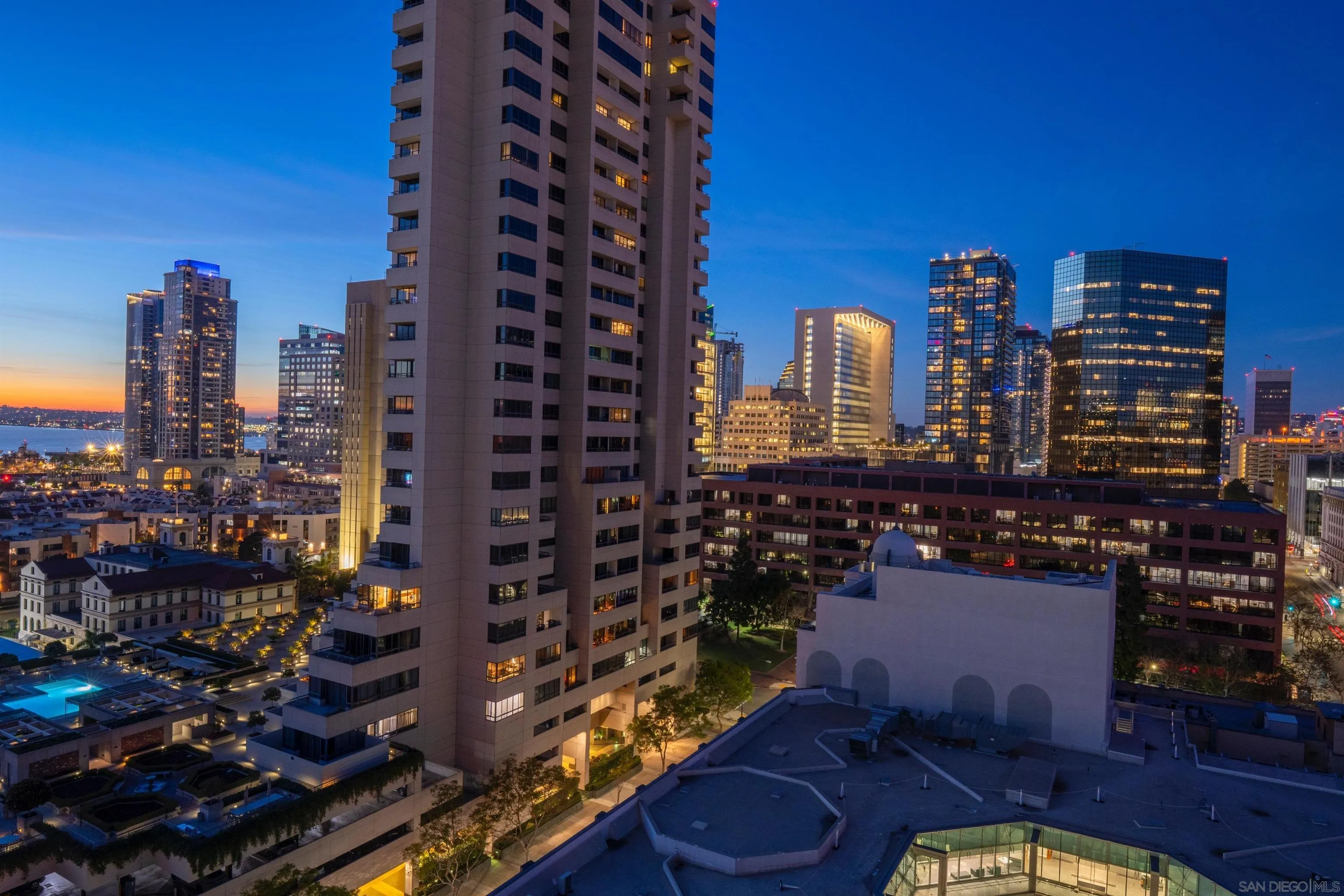 https://cdn.realtyfeed.com/cdn/127/260004678/4e22ebc7894b2ee547d8c1ac1b0e5cdb.webp