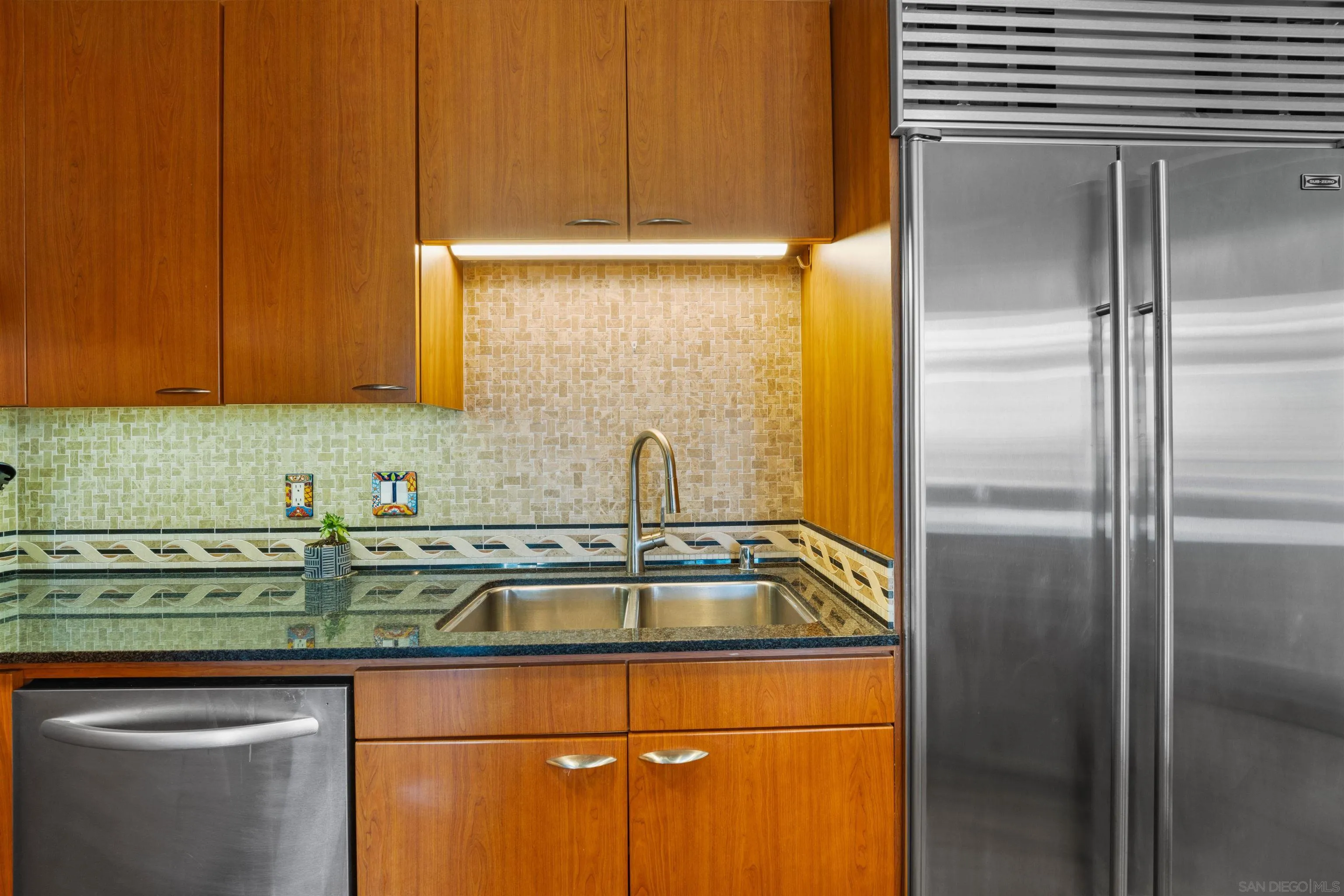 https://cdn.realtyfeed.com/cdn/127/260004678/e94d3bb145f84249f7ee5d7599c28cab.webp