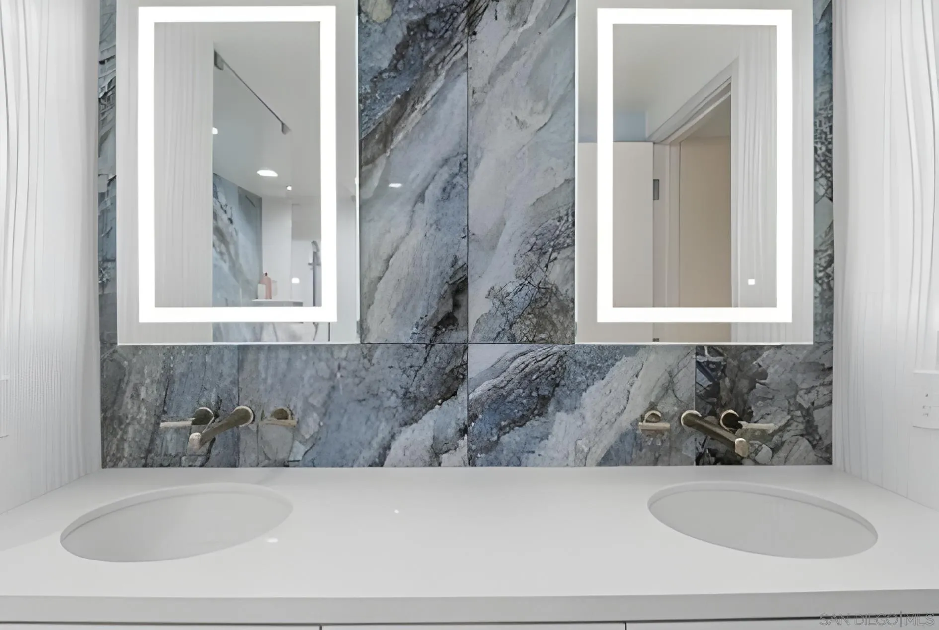 https://cdn.realtyfeed.com/cdn/127/260004678/f9bb9d5bee23a11a53fc22837dca1641.webp