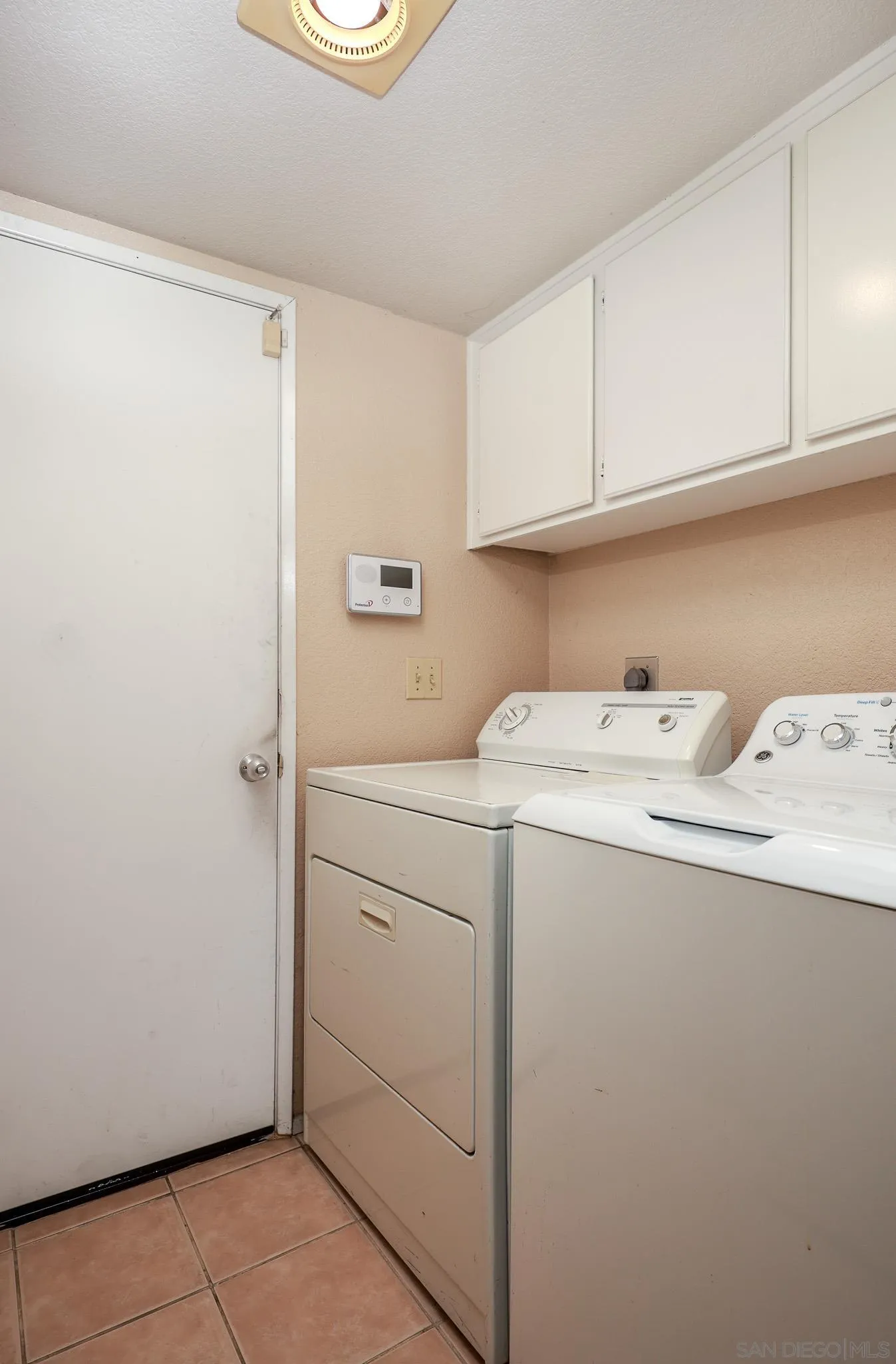 https://cdn.realtyfeed.com/cdn/127/260004685/8edb6d624866b18c0e64cb5be7269a5c.webp