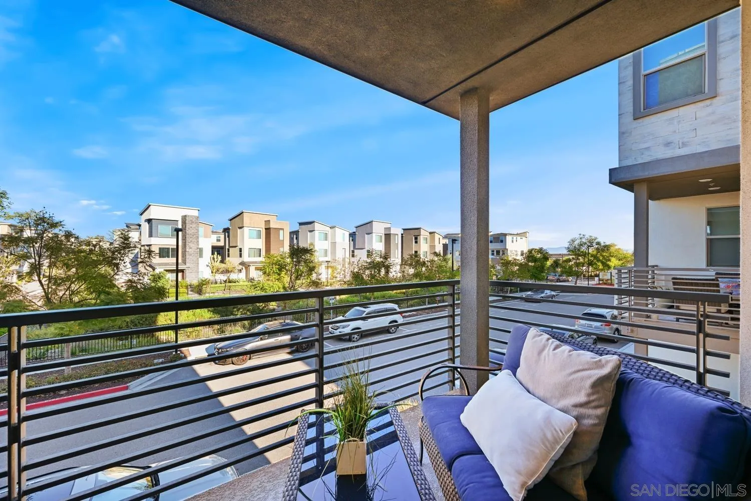 https://cdn.realtyfeed.com/cdn/127/260004691/050a18b808ba574e3ec6df49624c2392.webp