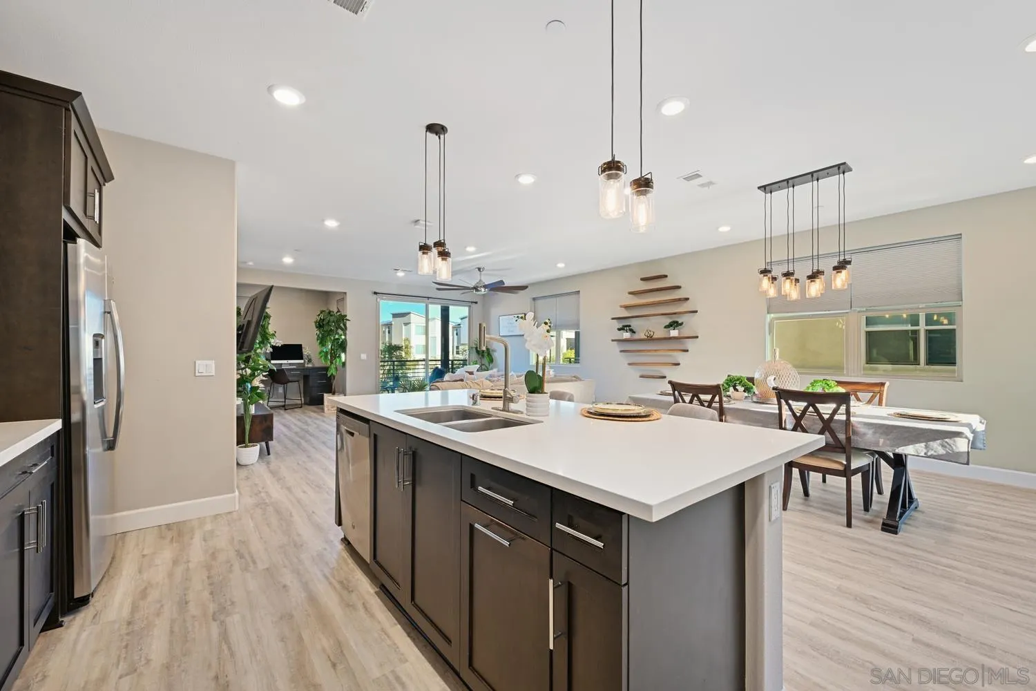 https://cdn.realtyfeed.com/cdn/127/260004691/251ee74c1f7edb2fbf7d6d5dbf634257.webp