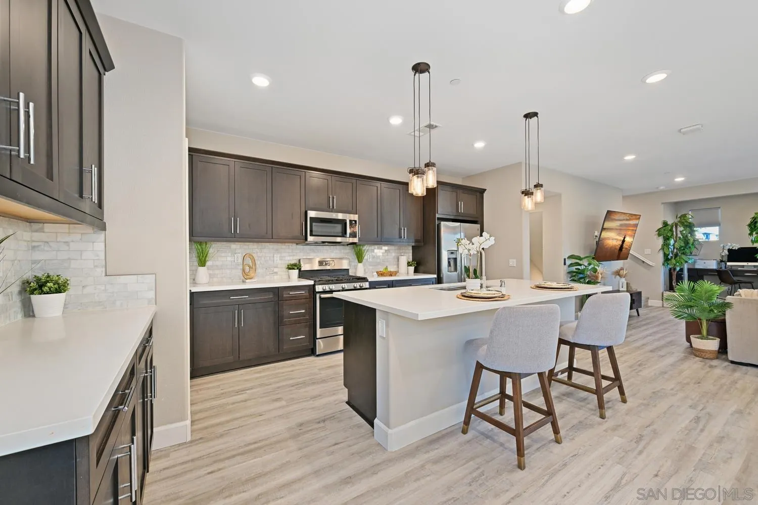 https://cdn.realtyfeed.com/cdn/127/260004691/26ee67658e944d93b81e49e42d9402f2.webp