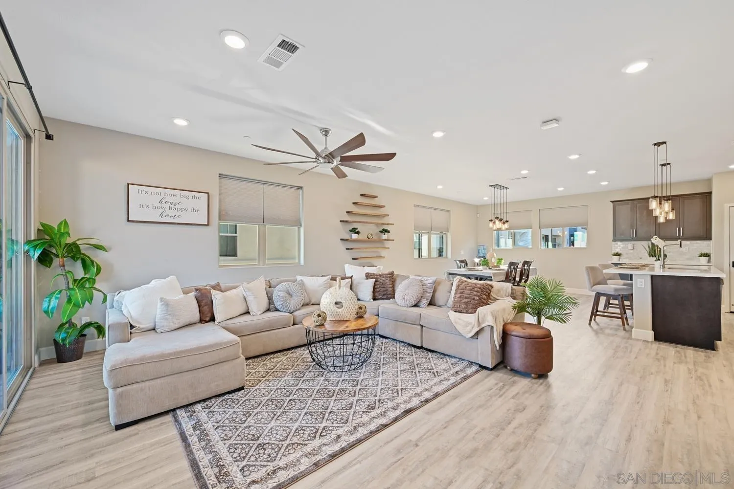https://cdn.realtyfeed.com/cdn/127/260004691/92afd7f75507c638a0e56d493a0c72e5.webp
