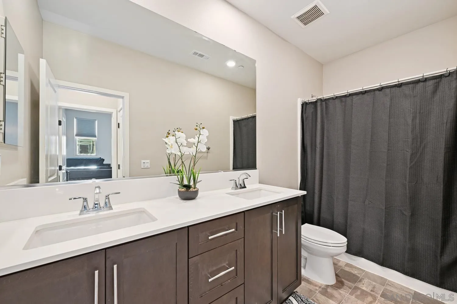 https://cdn.realtyfeed.com/cdn/127/260004691/da4c57c4f2951b984af0fda450f95124.webp