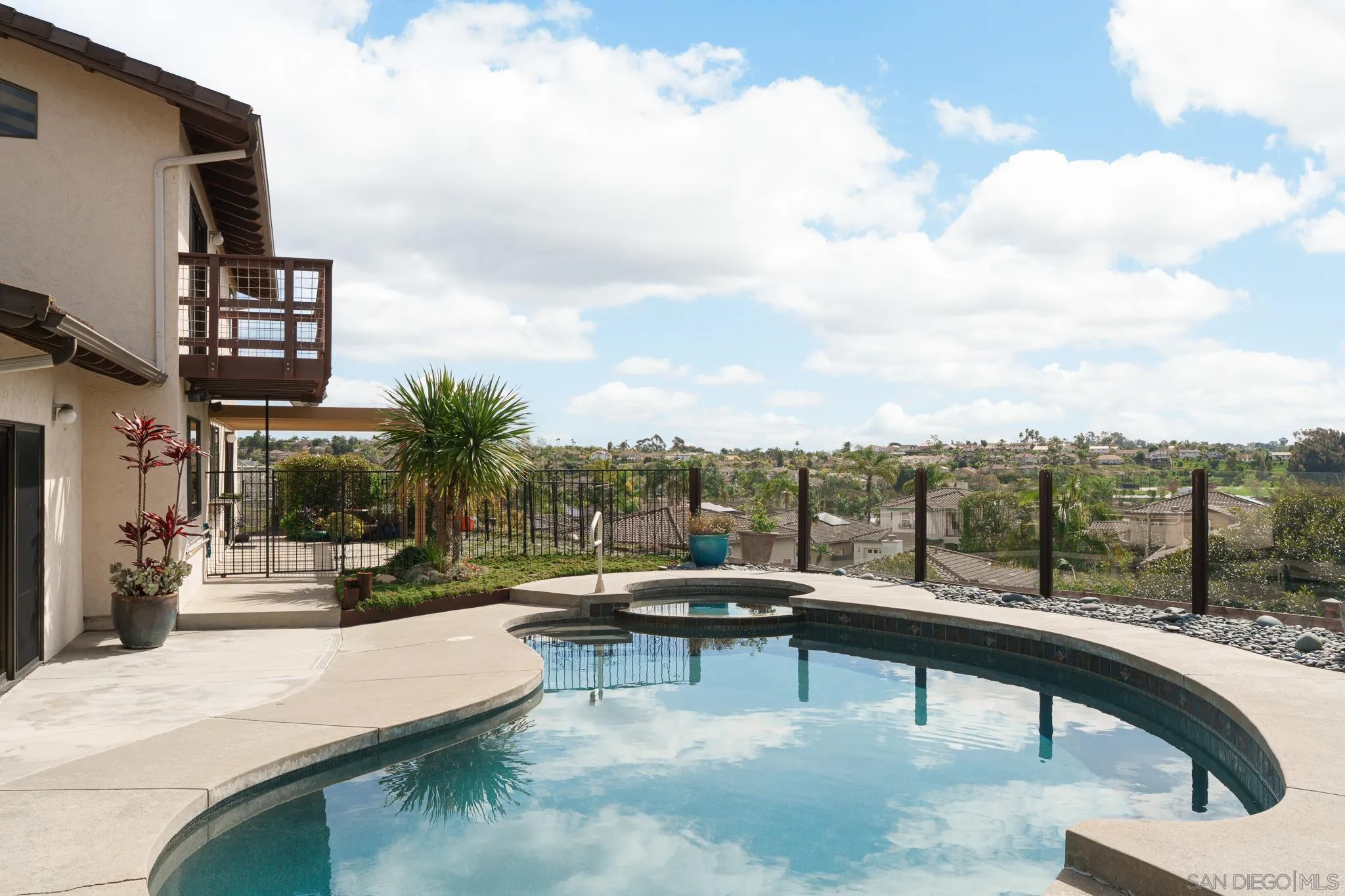 https://cdn.realtyfeed.com/cdn/127/260004702/6cc5b78eb49729f8581383e9427768f5.webp