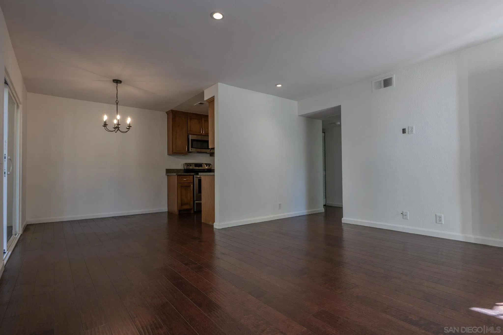 Photo #4: 260004713 Listing: Photo #4