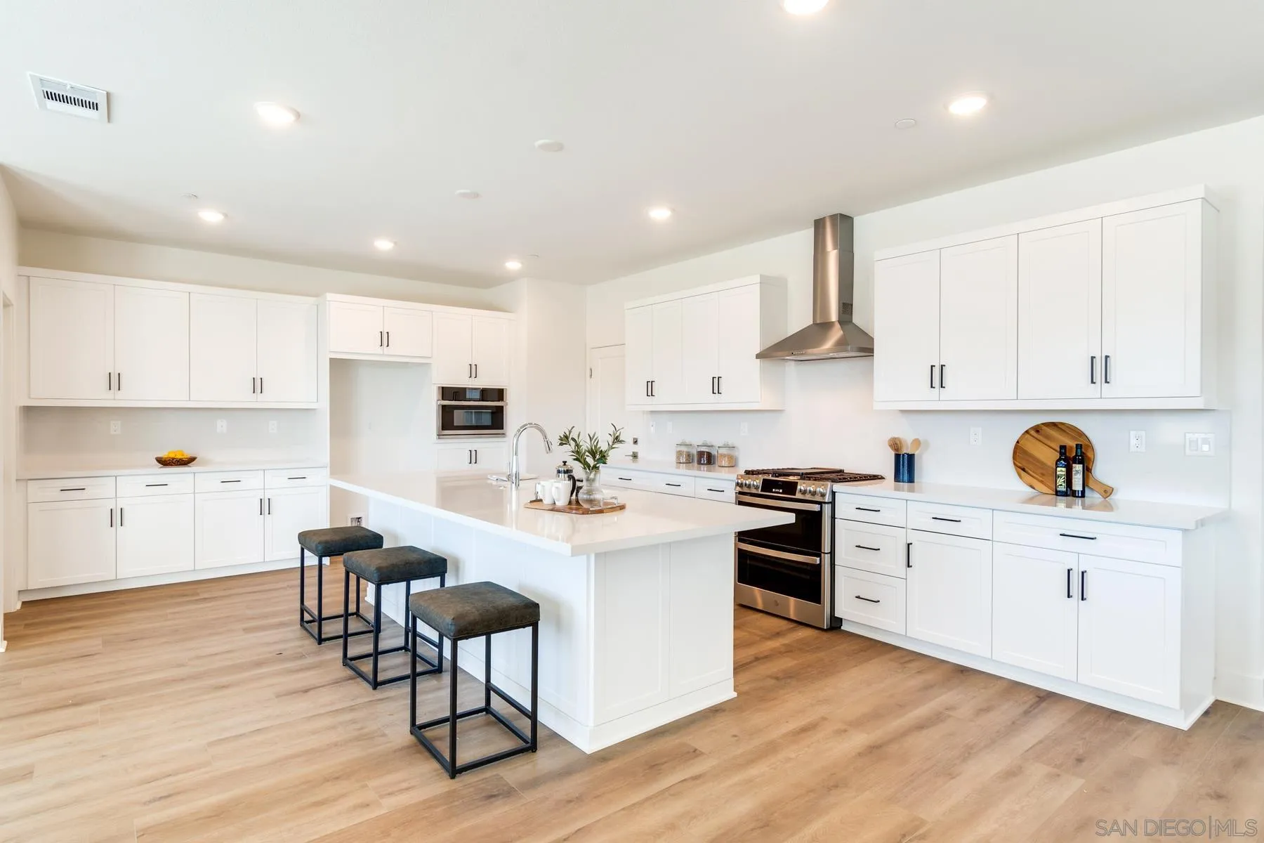 https://cdn.realtyfeed.com/cdn/127/260004718/4b331d77b821806b8c937cd684ef10a5.webp