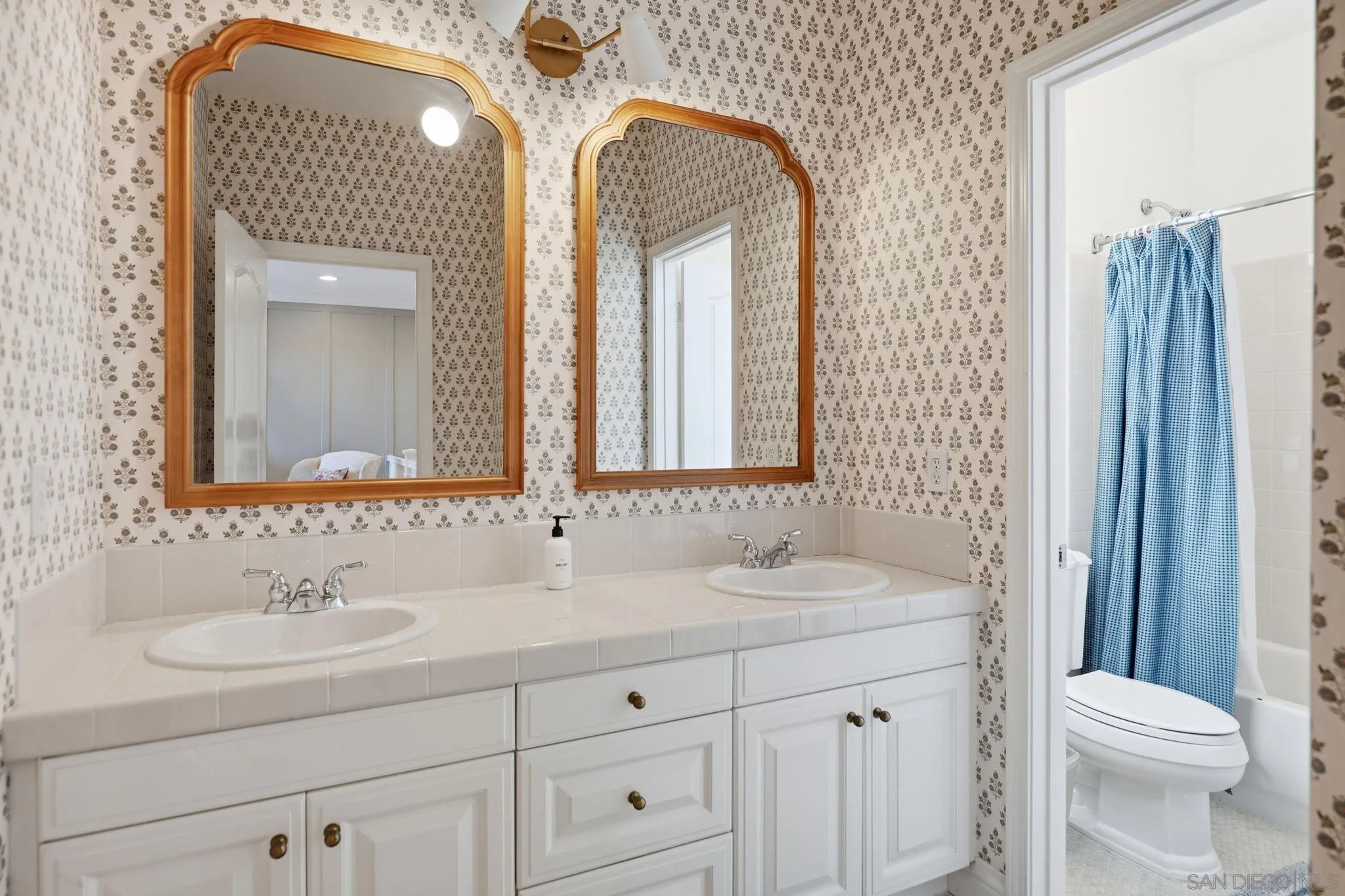 https://cdn.realtyfeed.com/cdn/127/260004724/6010a51ddb5477d1e90dd9359d23d51e.webp