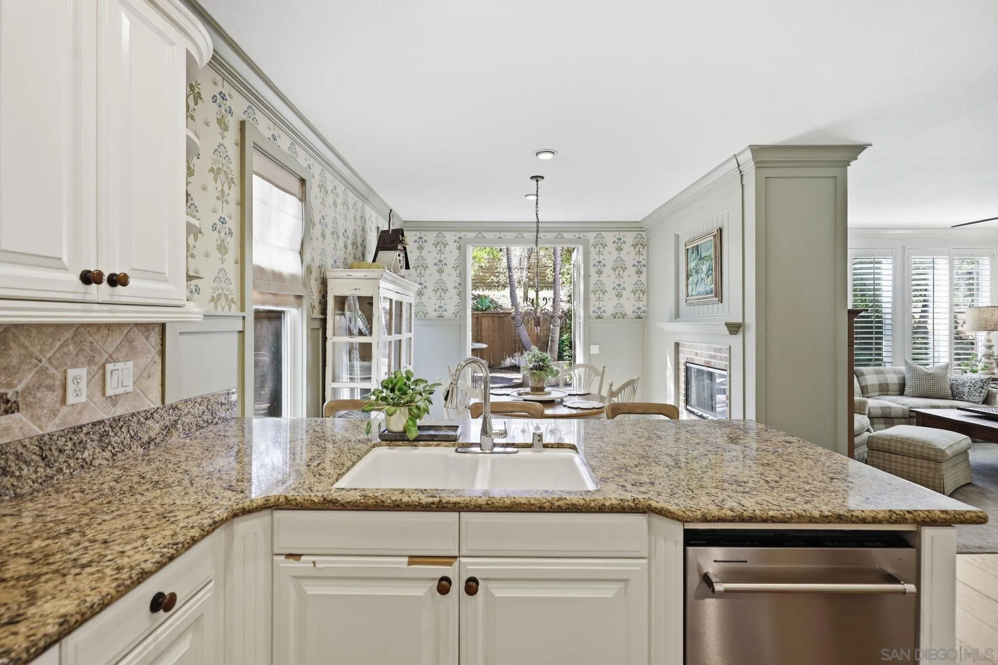https://cdn.realtyfeed.com/cdn/127/260004724/aa0ace1526f1fcd09417f63a447283e8.webp