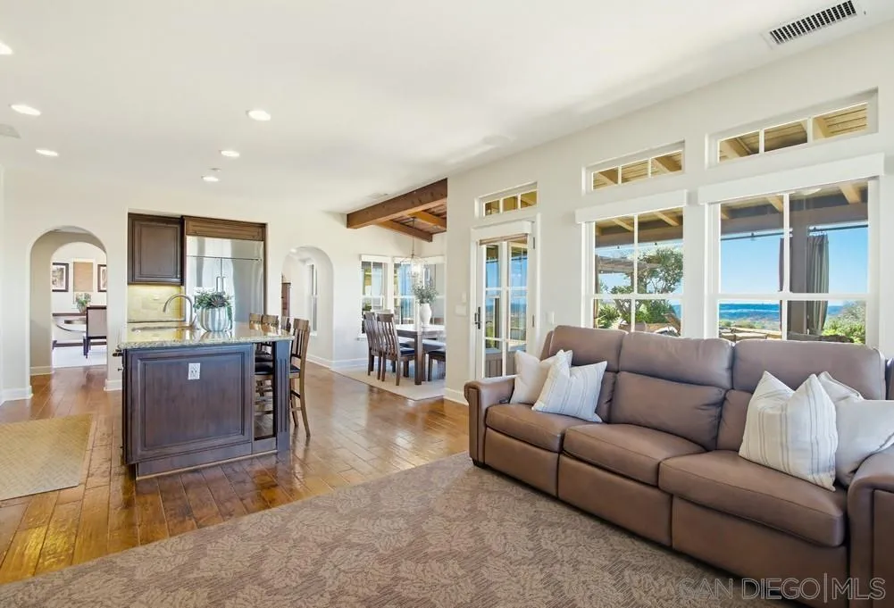 https://cdn.realtyfeed.com/cdn/127/260004731/095225cafbceb04ee880cce11df55e3d.webp