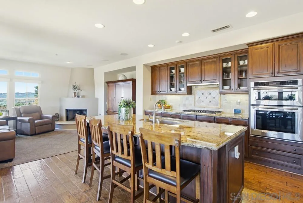 https://cdn.realtyfeed.com/cdn/127/260004731/37bc63757a1e4120483c13e825c43054.webp
