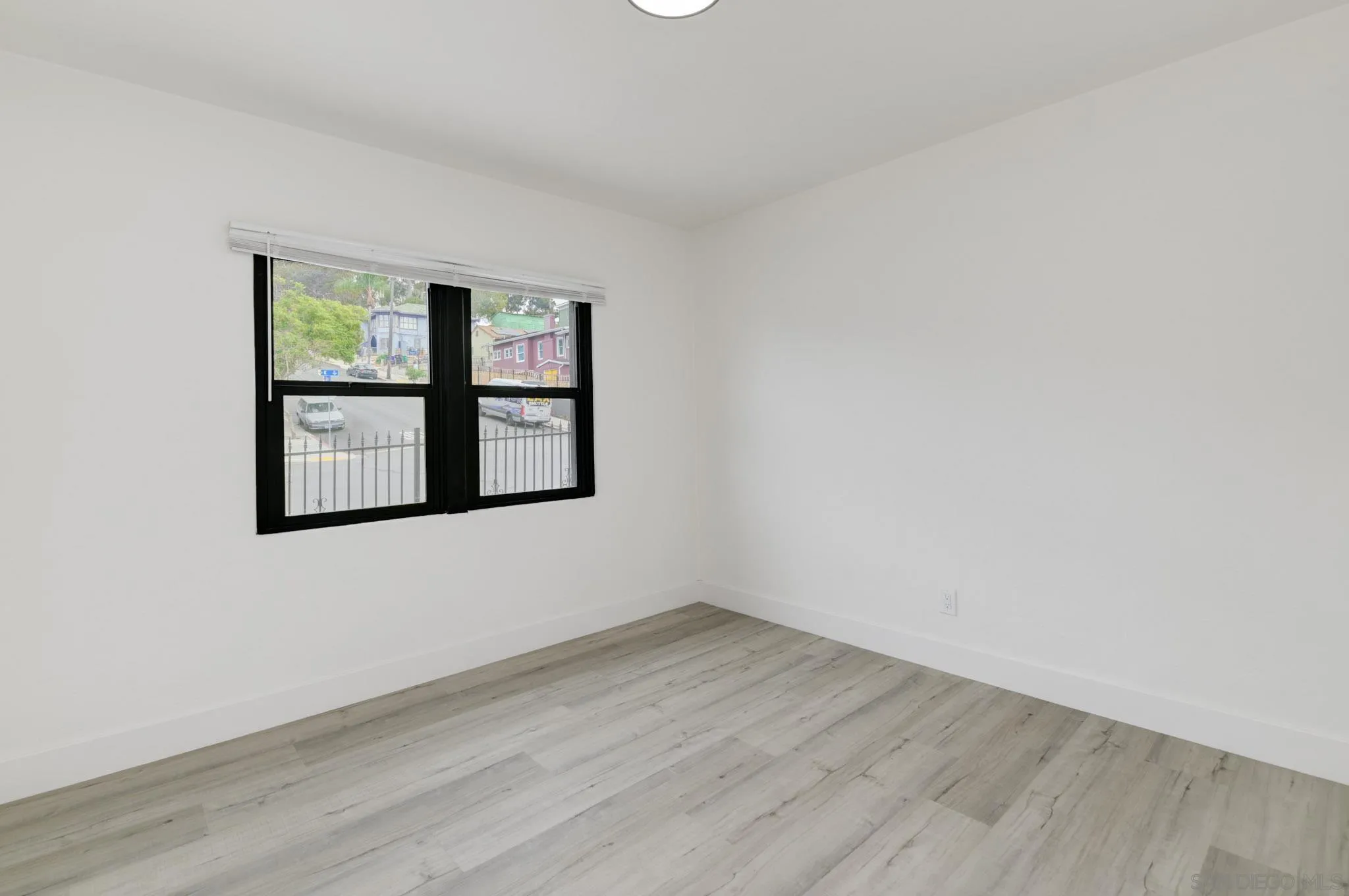 https://cdn.realtyfeed.com/cdn/127/260004737/8ec3d7459f642934889d6e34c3c08f60.webp