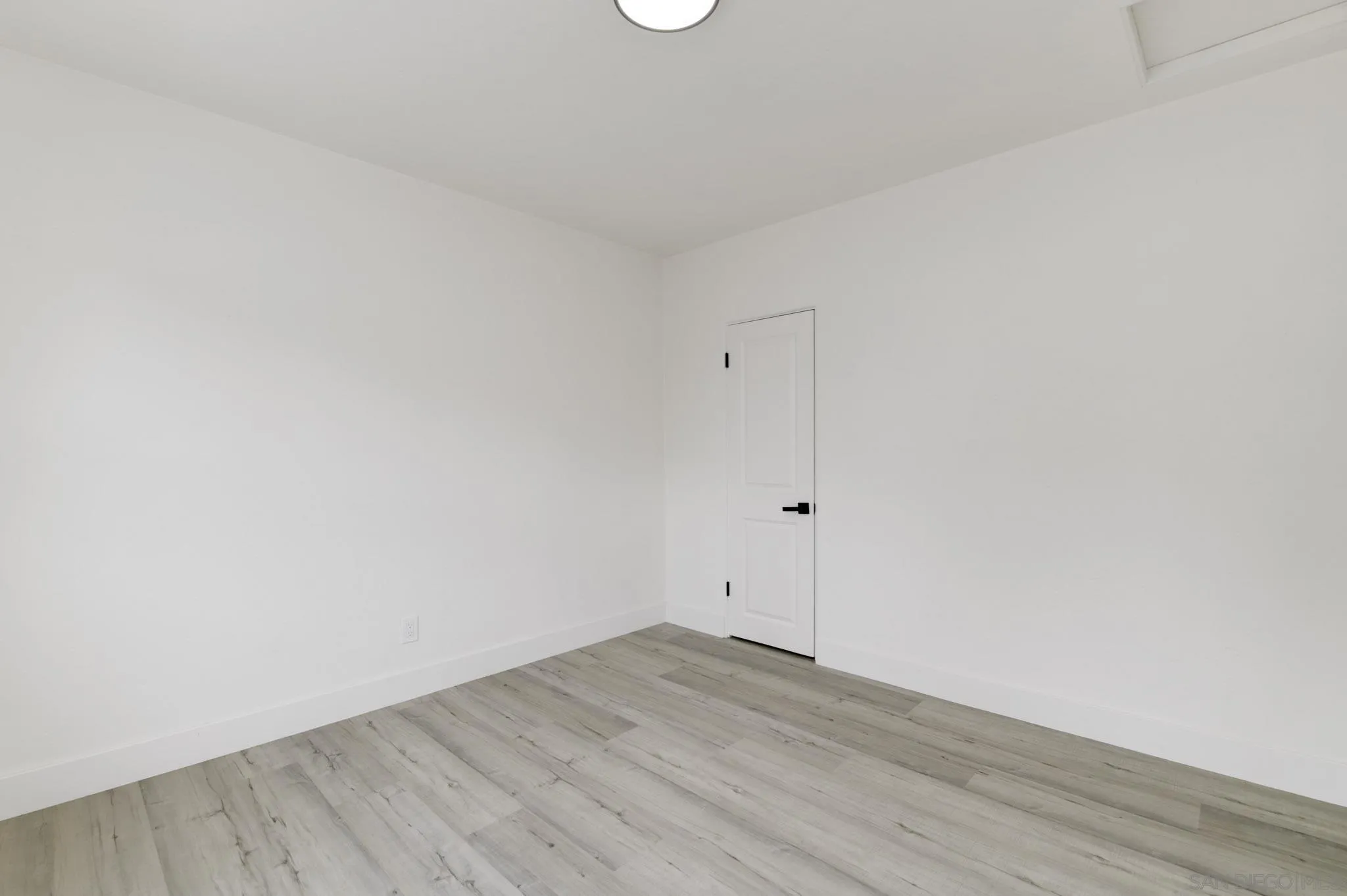 https://cdn.realtyfeed.com/cdn/127/260004737/c6207a0bff60ab8c64d43f70cdd3d41f.webp
