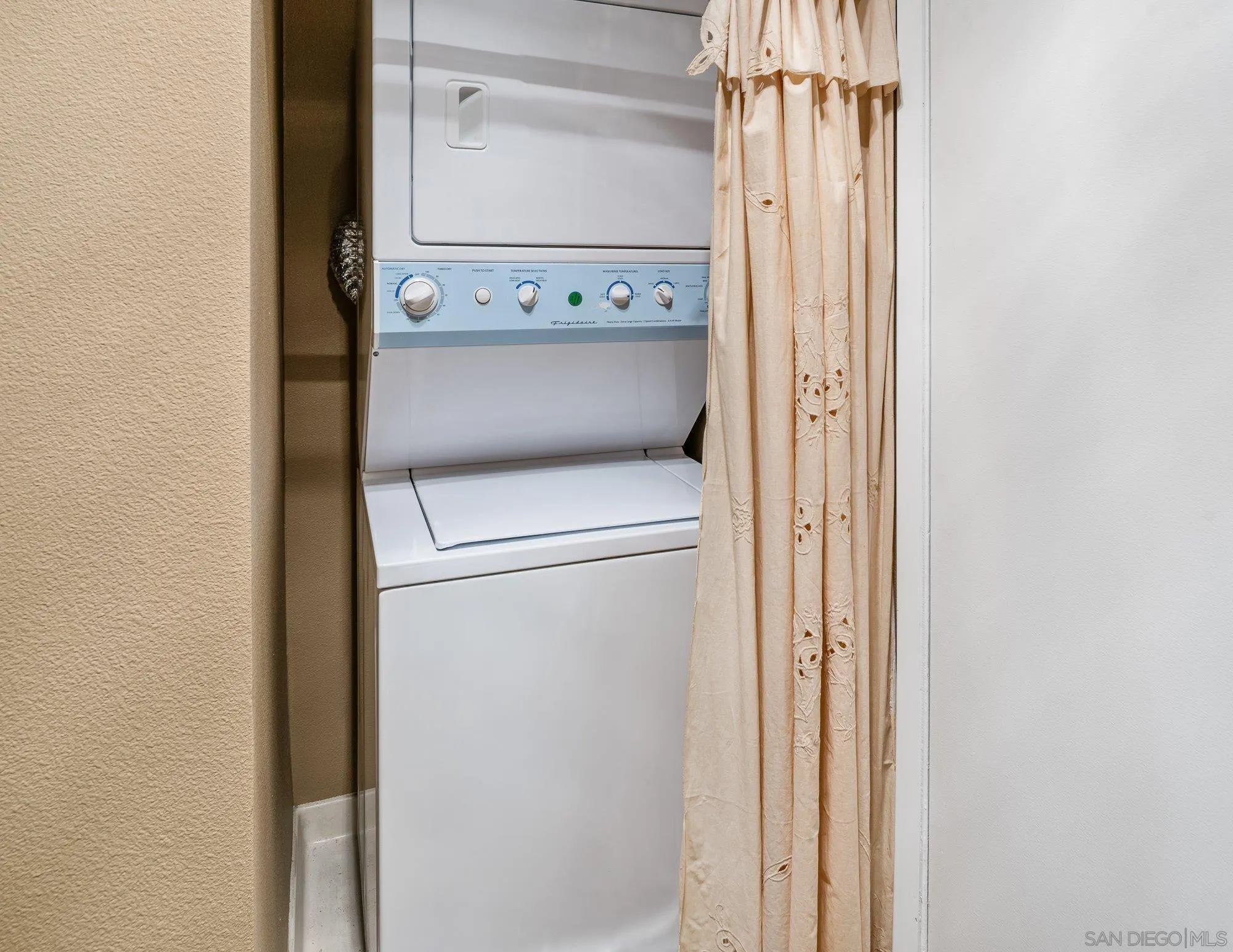 https://cdn.realtyfeed.com/cdn/127/260004746/04d943ea8b20d86e3d75bacc68122fee.webp