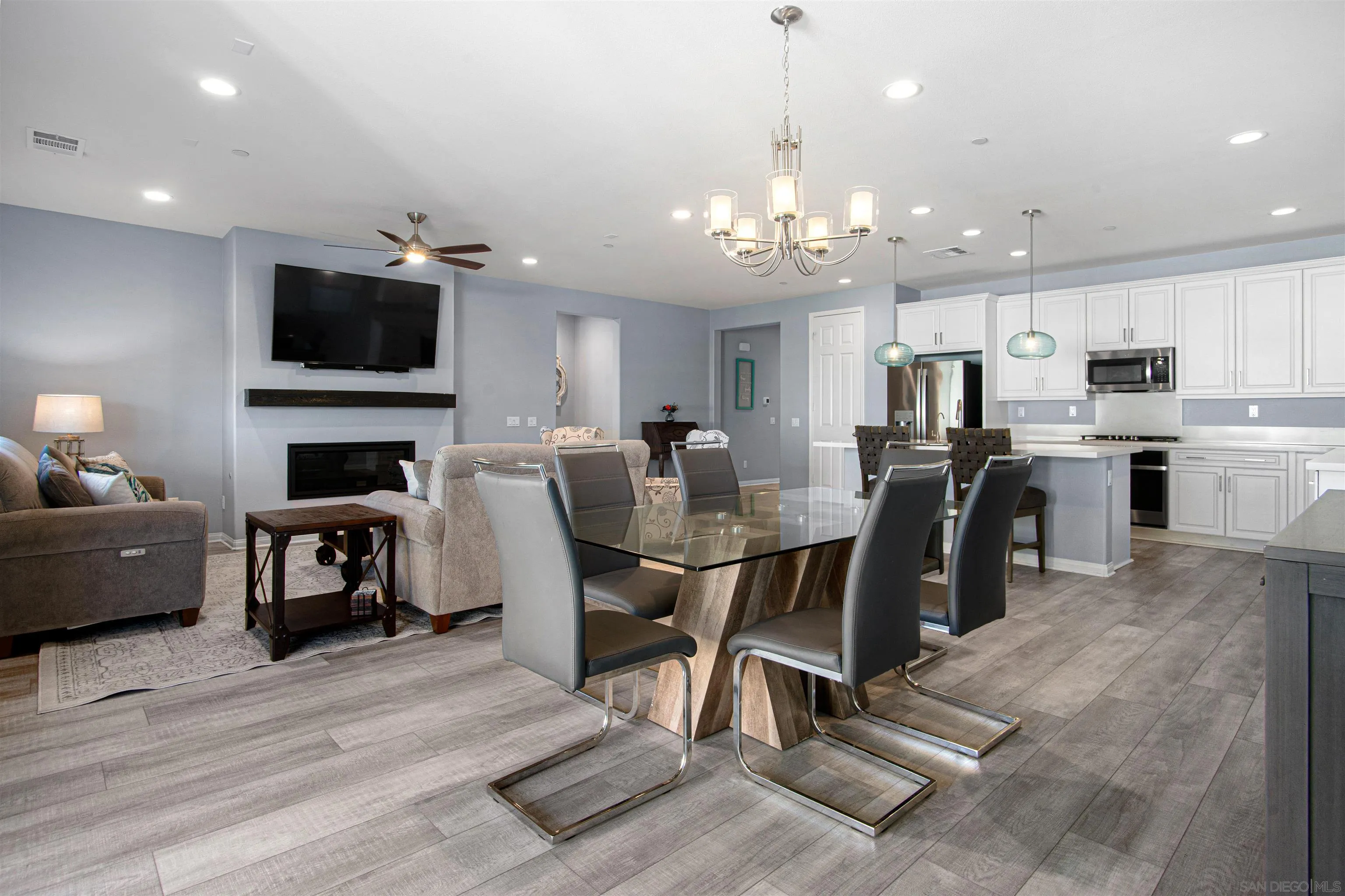https://cdn.realtyfeed.com/cdn/127/260004748/ee400439362957385195335254370057.webp