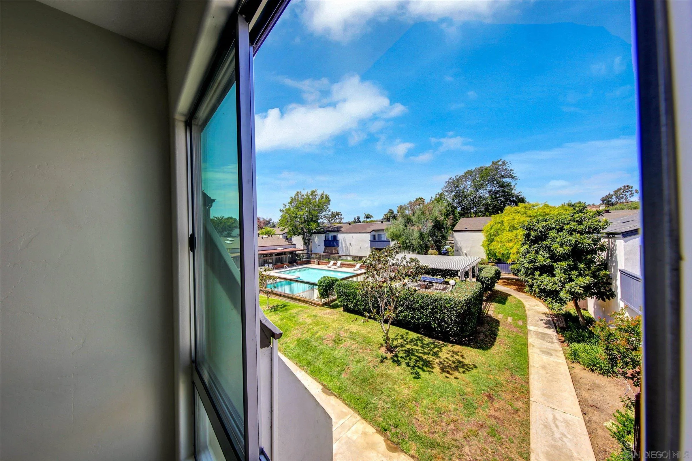 https://cdn.realtyfeed.com/cdn/127/260004752/daa94e38f802b2e0dd77b592c499a972.webp