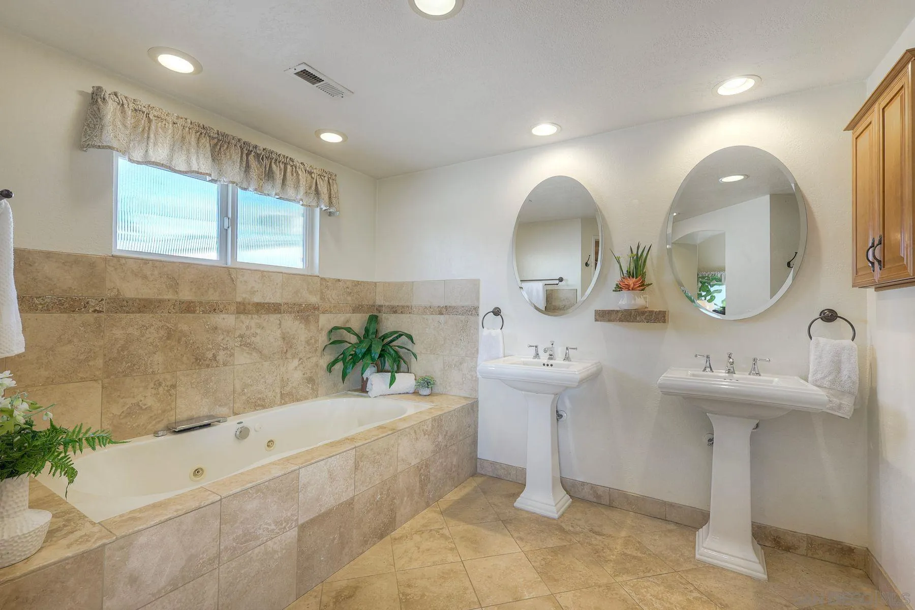 https://cdn.realtyfeed.com/cdn/127/260004759/40f644fcae80328a05944bb37b64bcca.webp