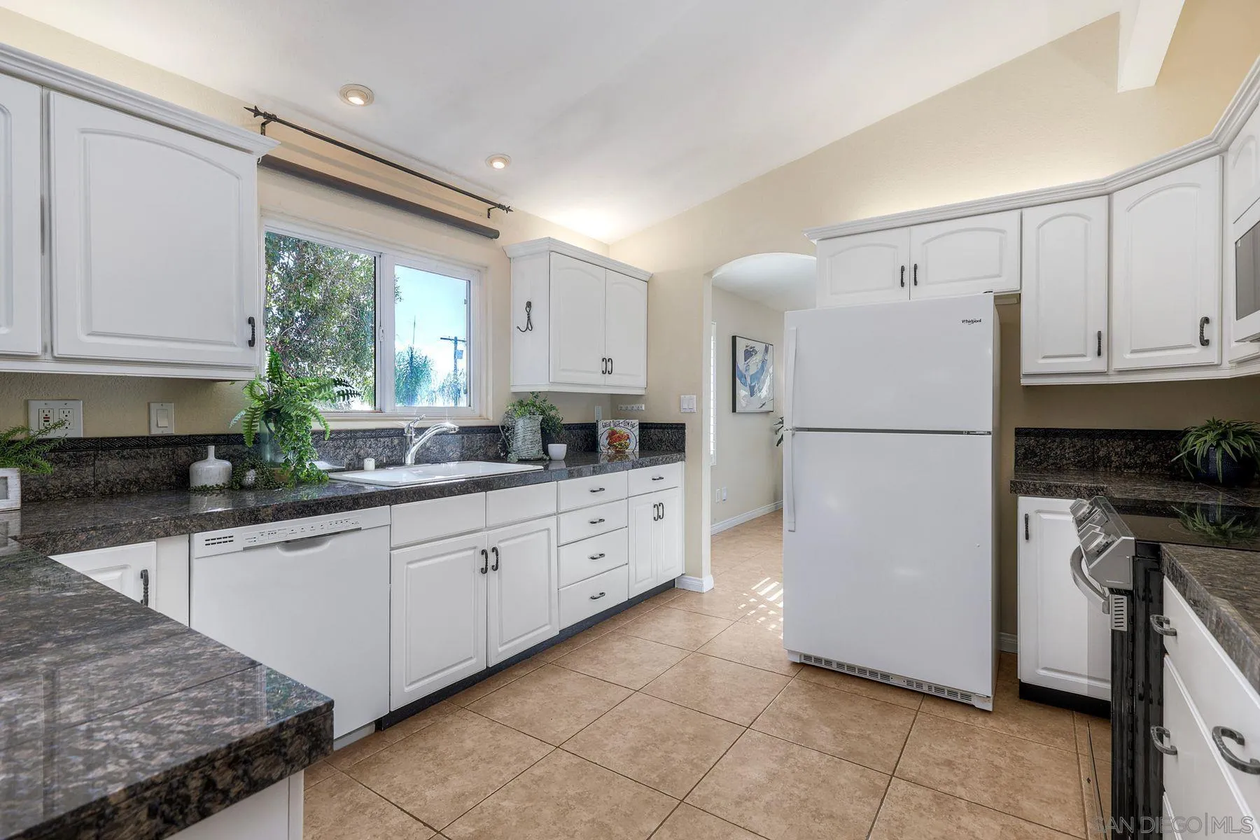 https://cdn.realtyfeed.com/cdn/127/260004759/91703450caf4f462f694771bff2aa9fd.webp