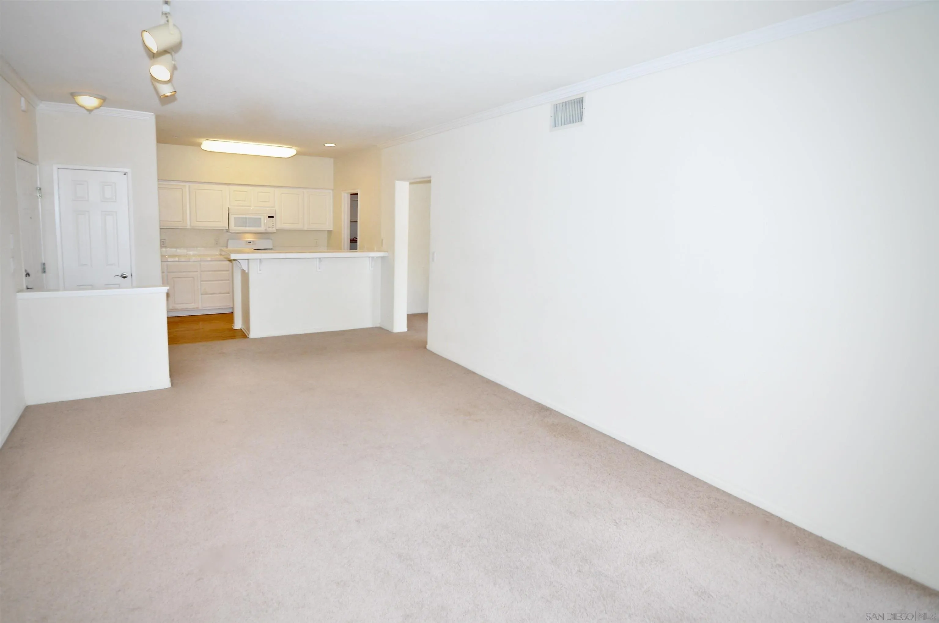 Photo #7: 260004760 Listing: Photo #7