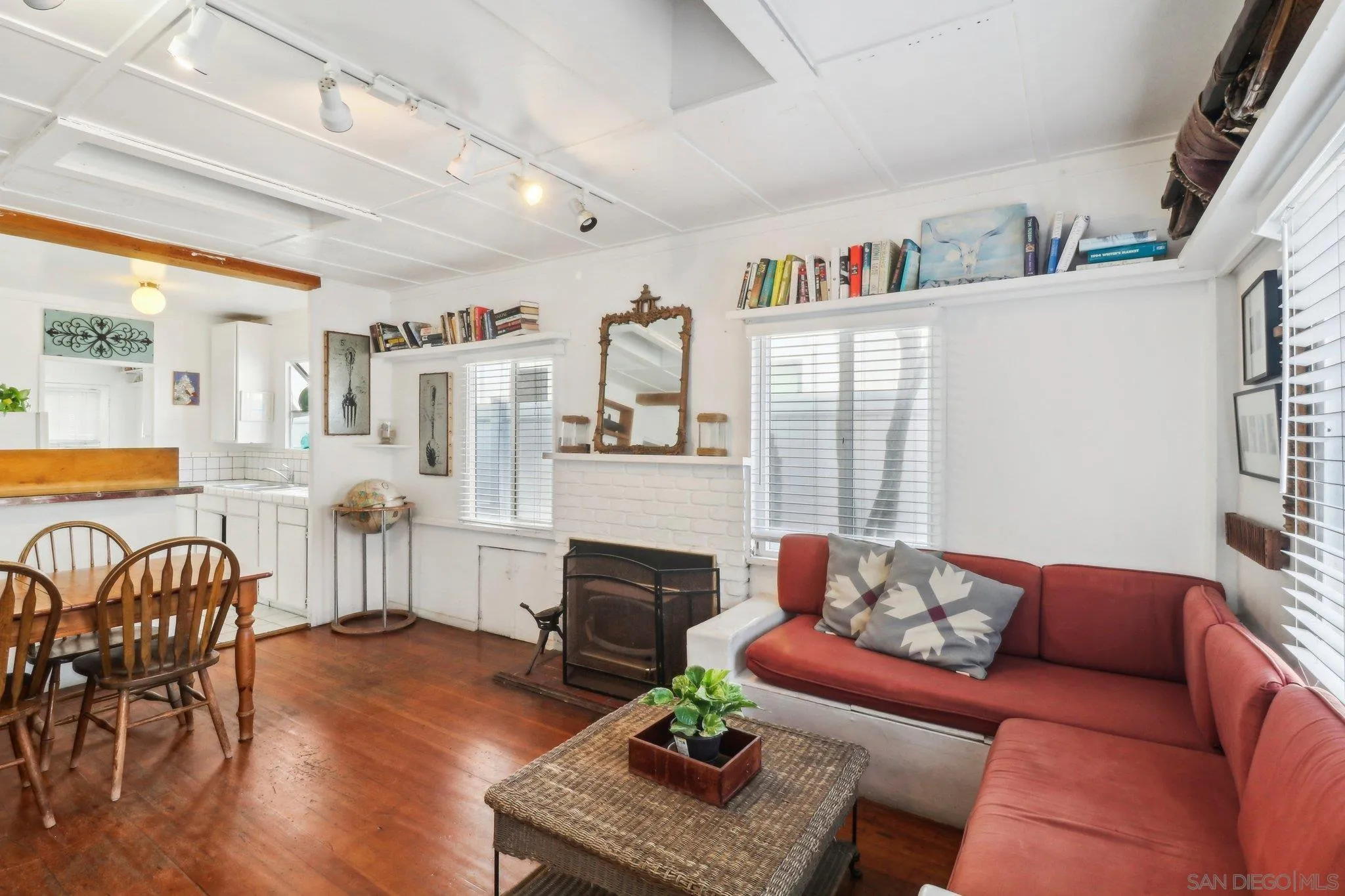 https://cdn.realtyfeed.com/cdn/127/260004761/b6b21819da334f040f1384944b40d75c.webp
