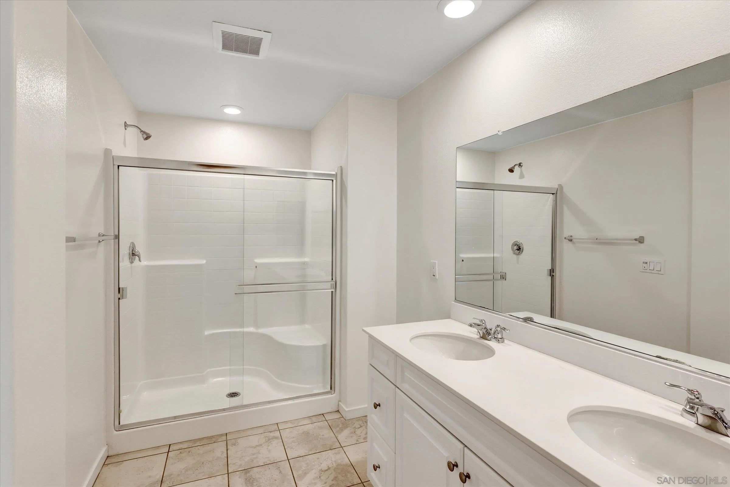 https://cdn.realtyfeed.com/cdn/127/260004777/5f6022e6fdf13bbf6ad11529d716919c.webp