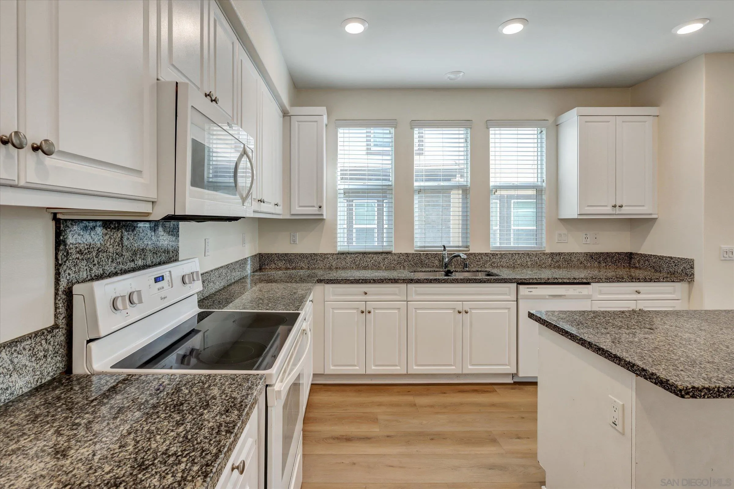 https://cdn.realtyfeed.com/cdn/127/260004777/dbe9ec43214526d5e3e782ecd4c89a3a.webp