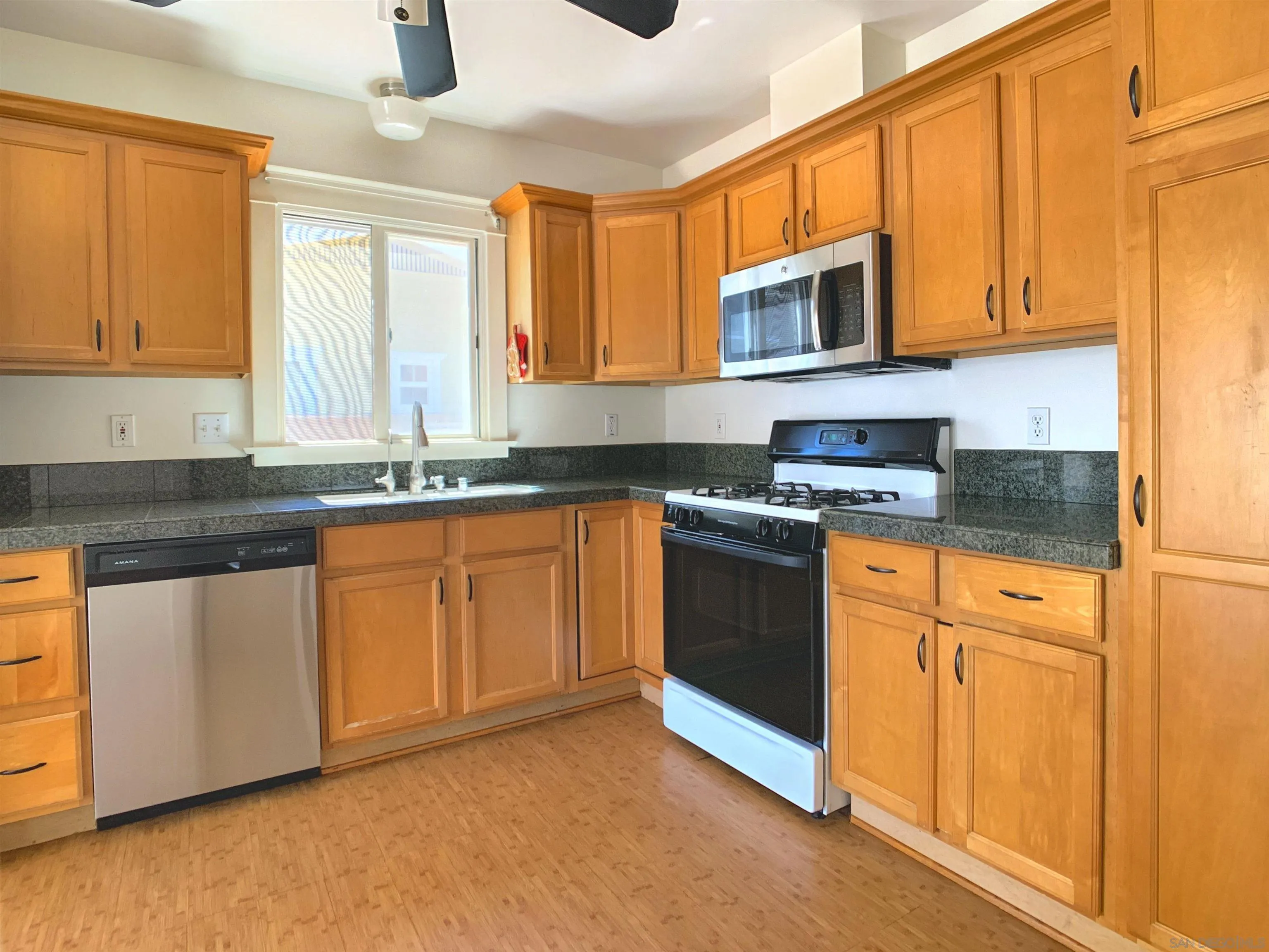 https://cdn.realtyfeed.com/cdn/127/260004782/56ed48a8c78ceeeea80c02c3c18c7c91.webp