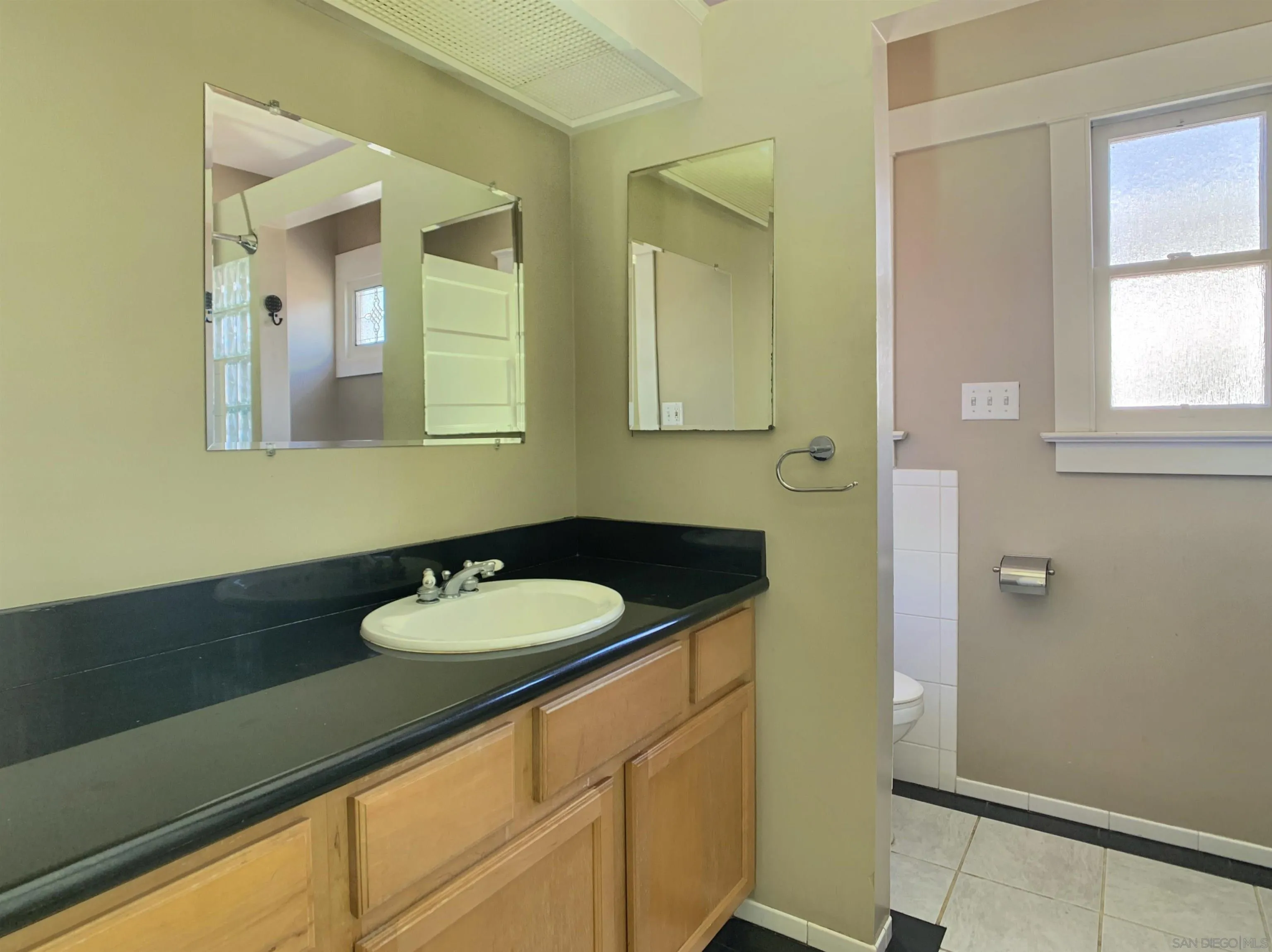 https://cdn.realtyfeed.com/cdn/127/260004782/ed417a7be07ed1778692e4757a2b9700.webp