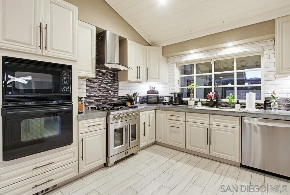 https://cdn.realtyfeed.com/cdn/127/260004785/7817e24204147cd02c9112adb4ef75c1.webp