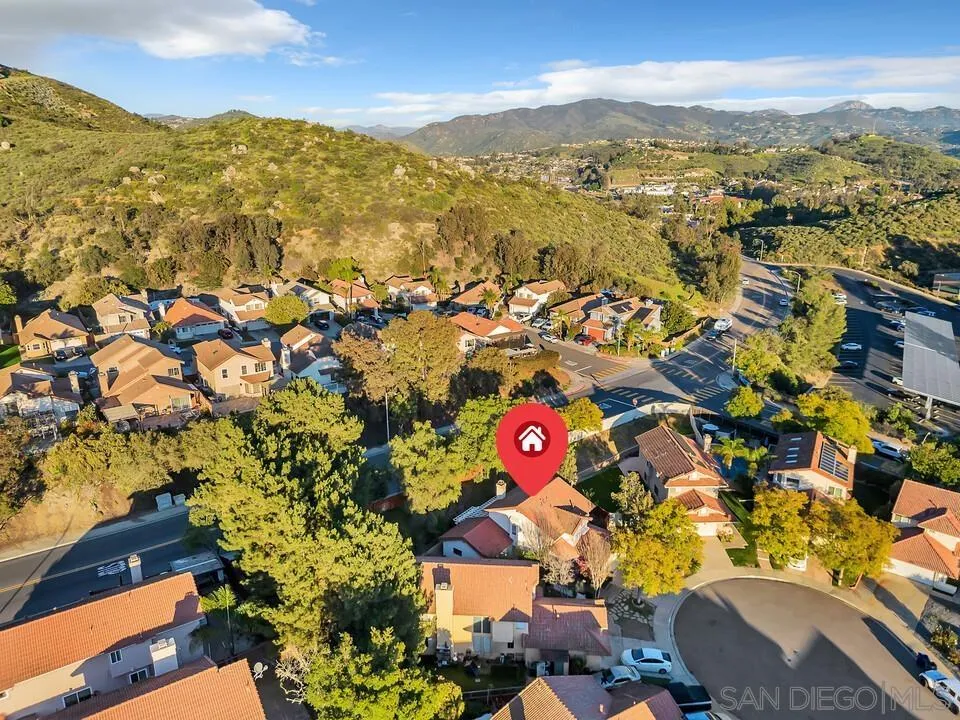 https://cdn.realtyfeed.com/cdn/127/260004793/2cf454210de838174843d596ab352d43.webp