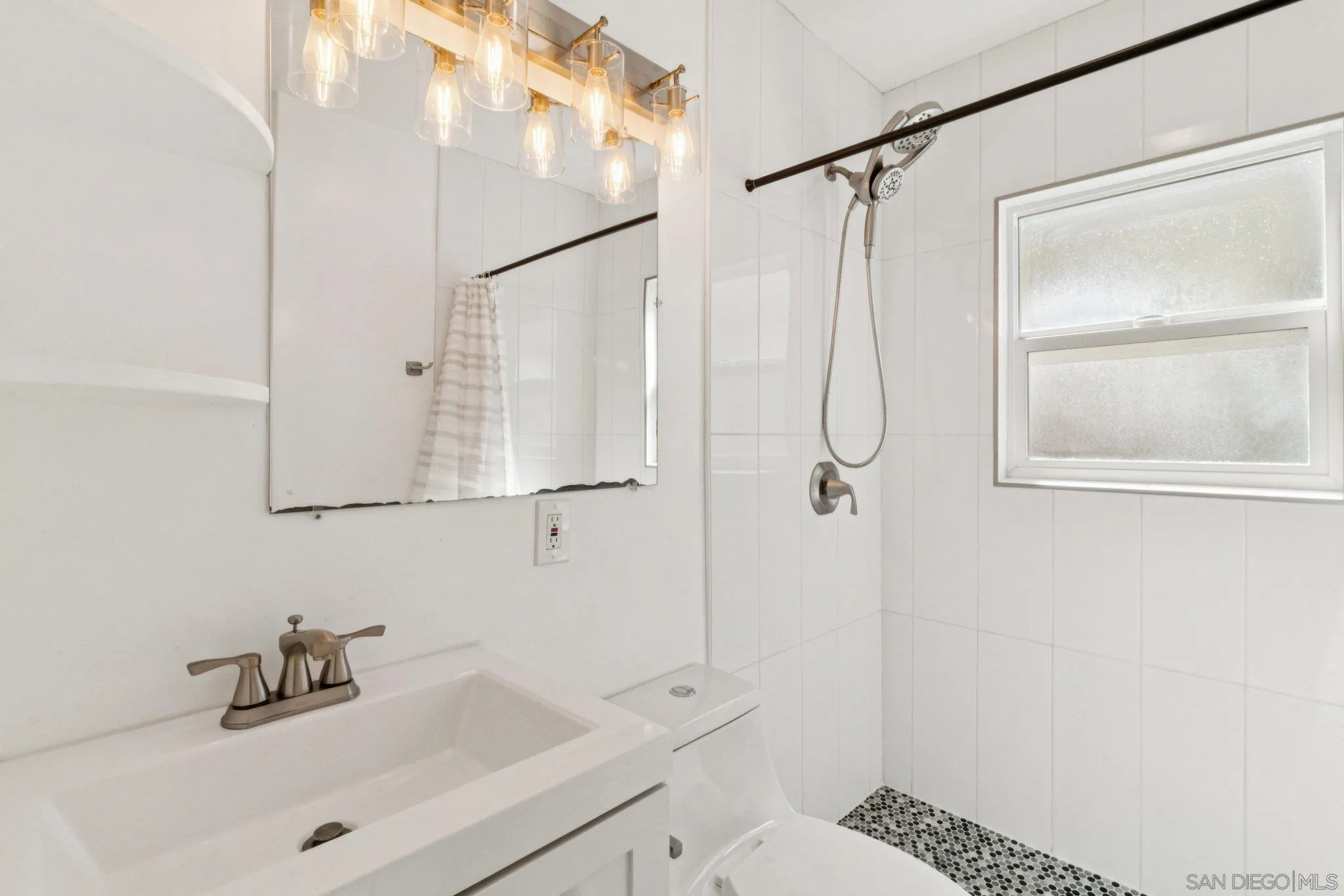 https://cdn.realtyfeed.com/cdn/127/260004800/22ba2e0e3a419294177e595065480f8d.webp