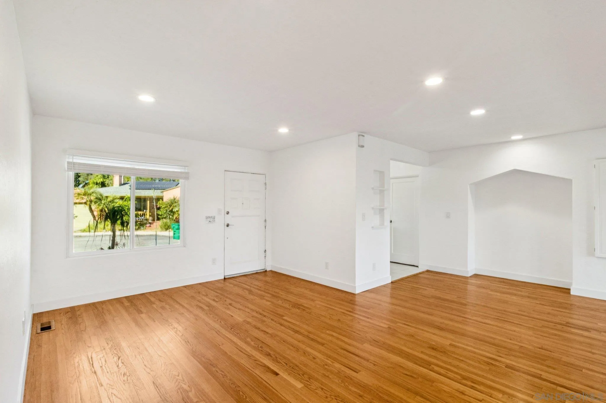 https://cdn.realtyfeed.com/cdn/127/260004800/759358be1ffc9f9309812bcd425f5631.webp