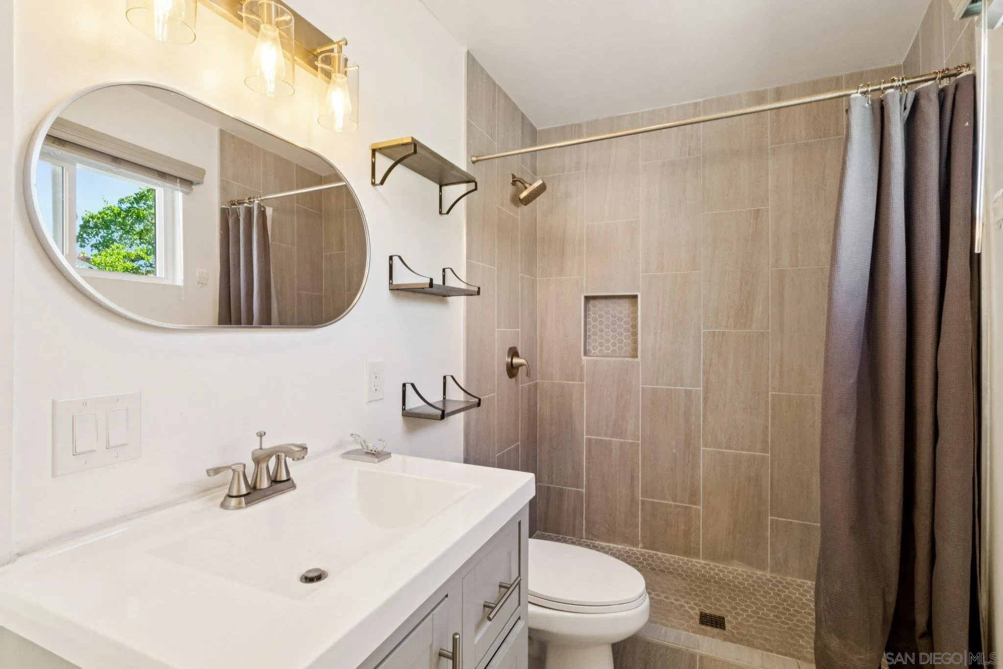 https://cdn.realtyfeed.com/cdn/127/260004800/d098b1f87dd94e0bf33225d8c5bff256.webp