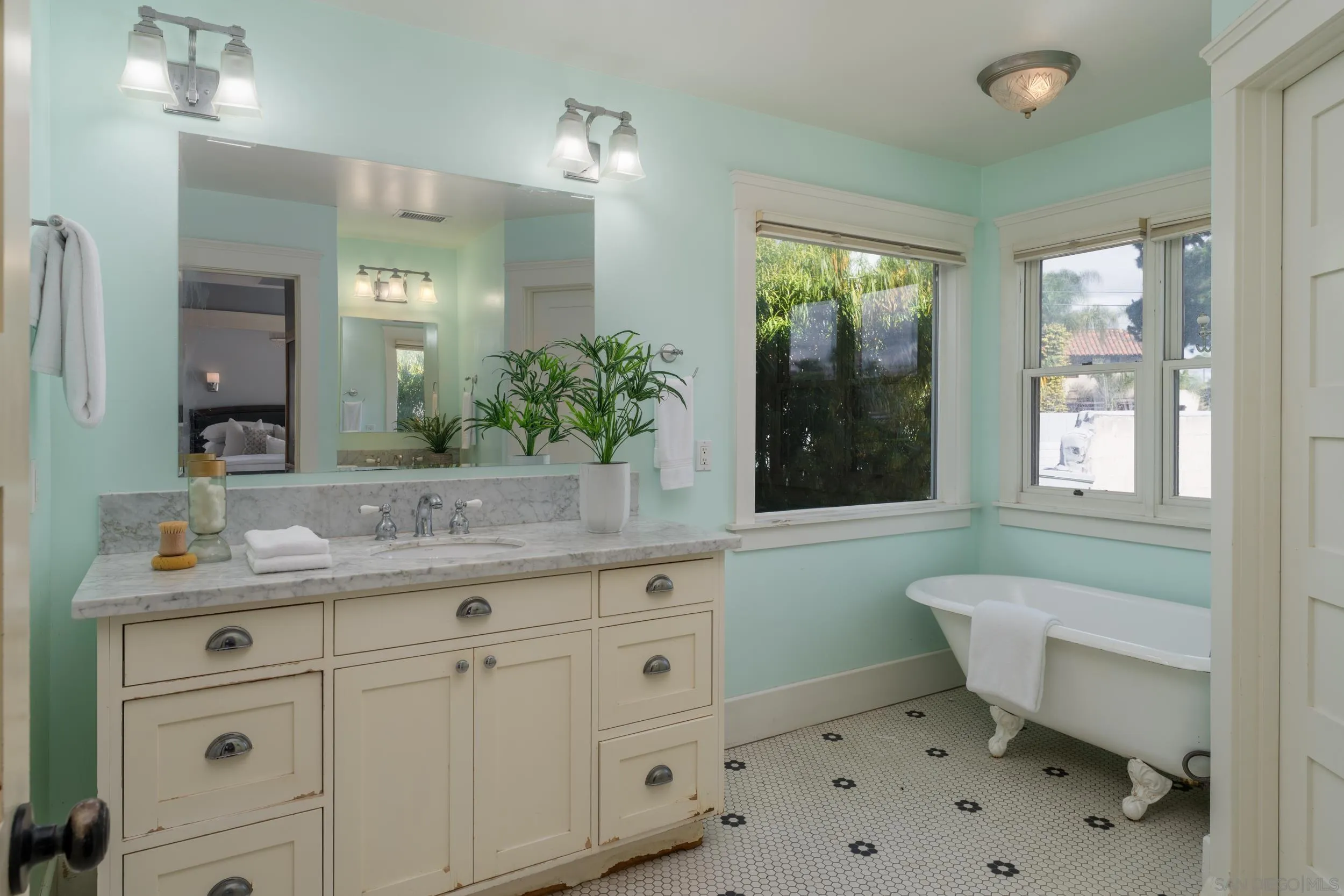 https://cdn.realtyfeed.com/cdn/127/260004815/d94bcc76484846f6e8f87251df0e5b0b.webp