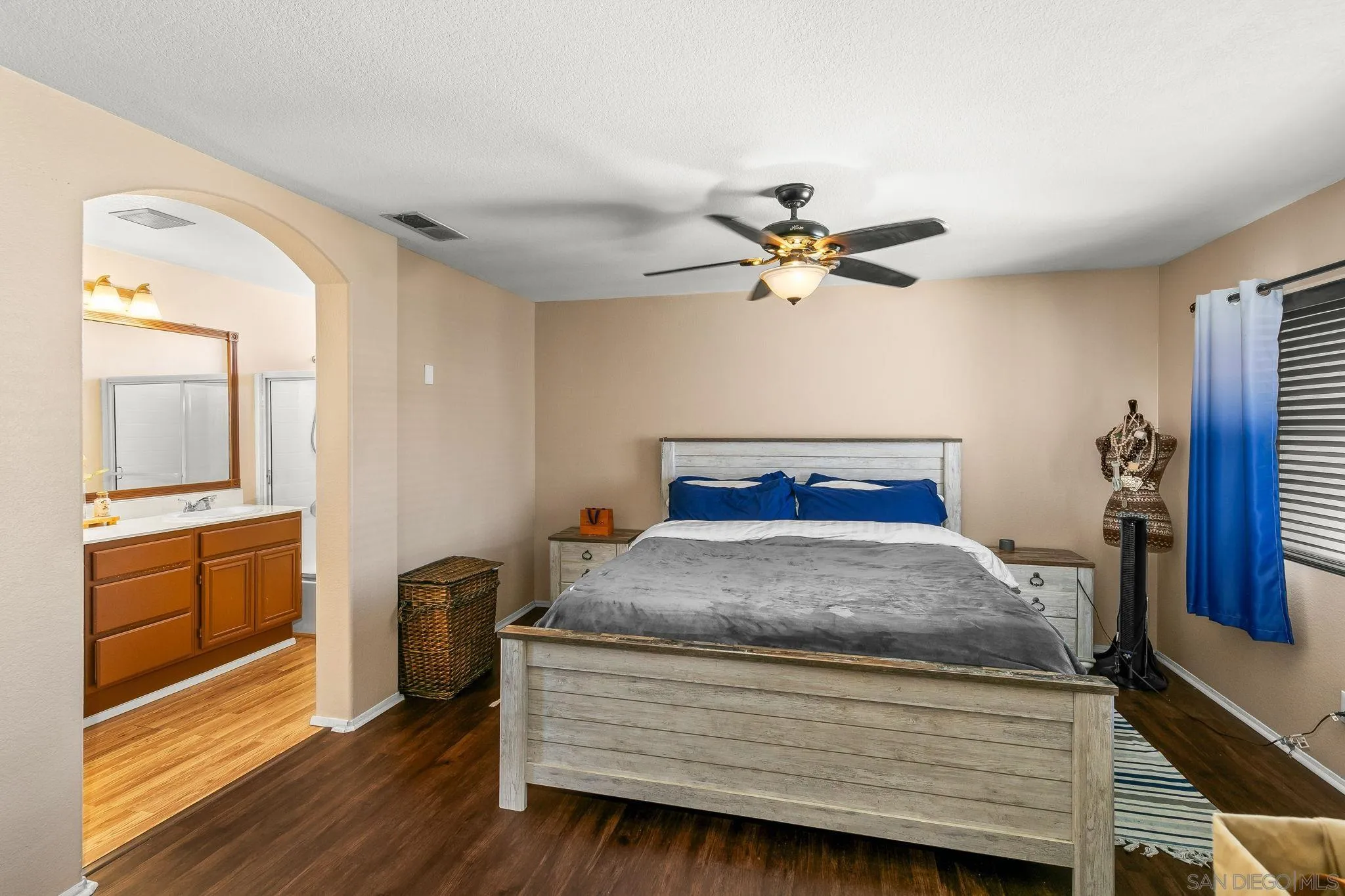https://cdn.realtyfeed.com/cdn/127/260004835/40e44e16f67680716424ad221a44a7c9.webp