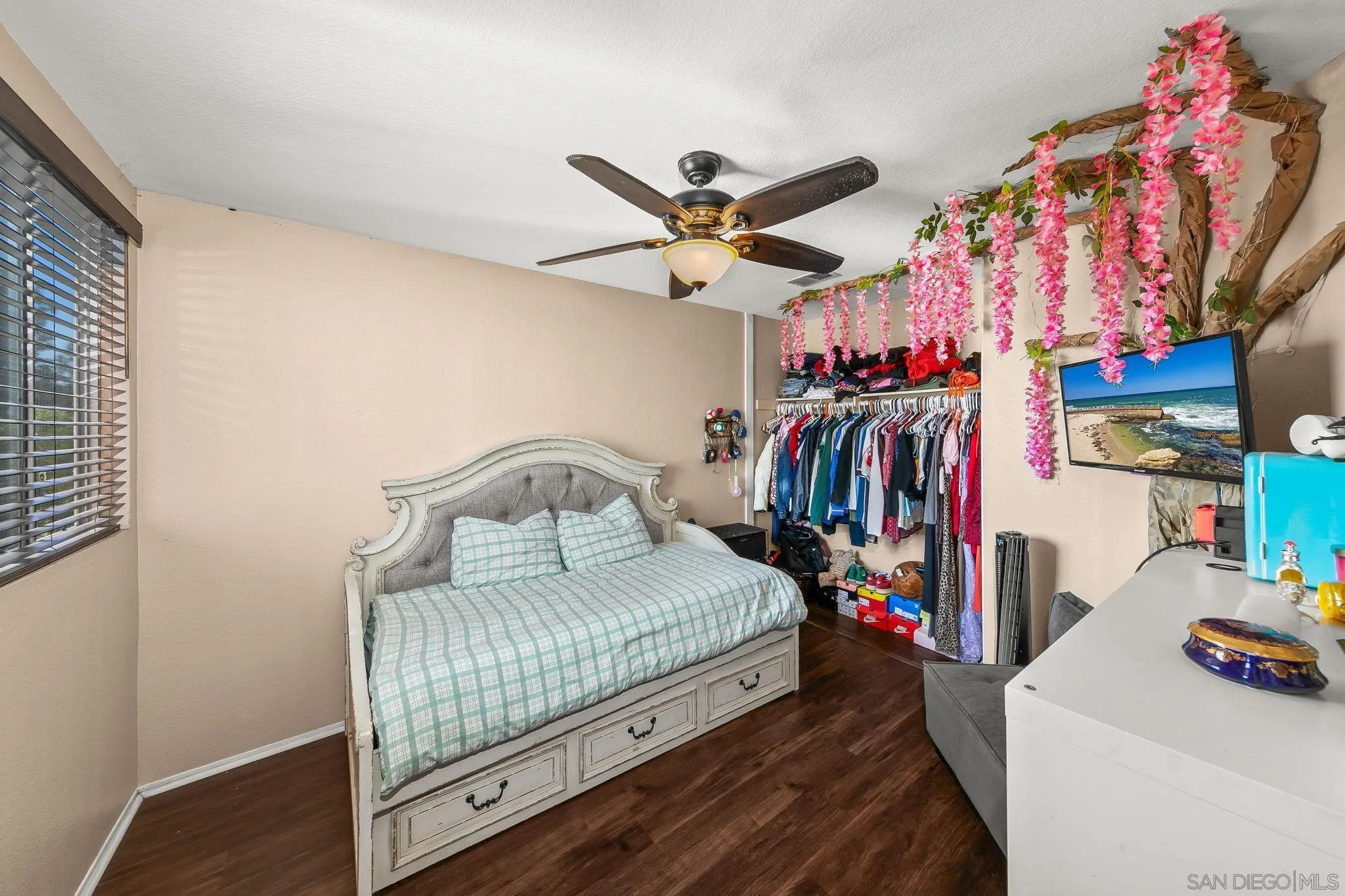 https://cdn.realtyfeed.com/cdn/127/260004835/565c8ab84f91cd8f8455c4081622e0c5.webp