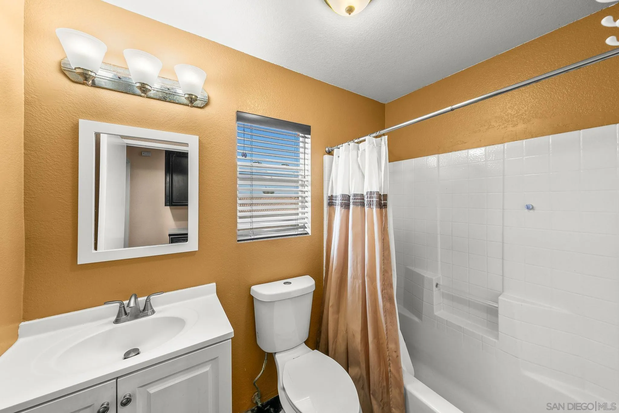 https://cdn.realtyfeed.com/cdn/127/260004835/676fa888bed027a8f194f929bad3bc15.webp