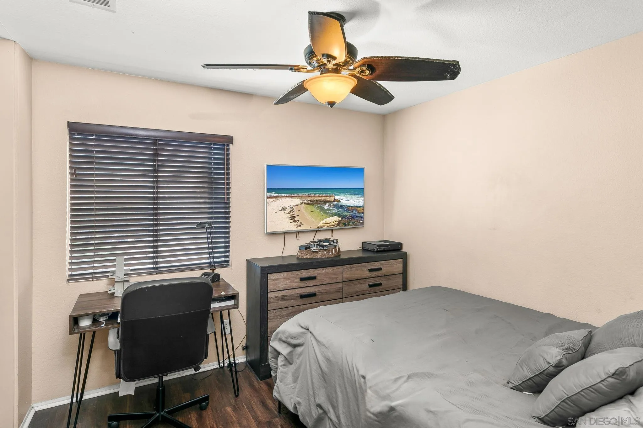 https://cdn.realtyfeed.com/cdn/127/260004835/e4f8d5ba912ae889b5f0f5d9ffc31c18.webp