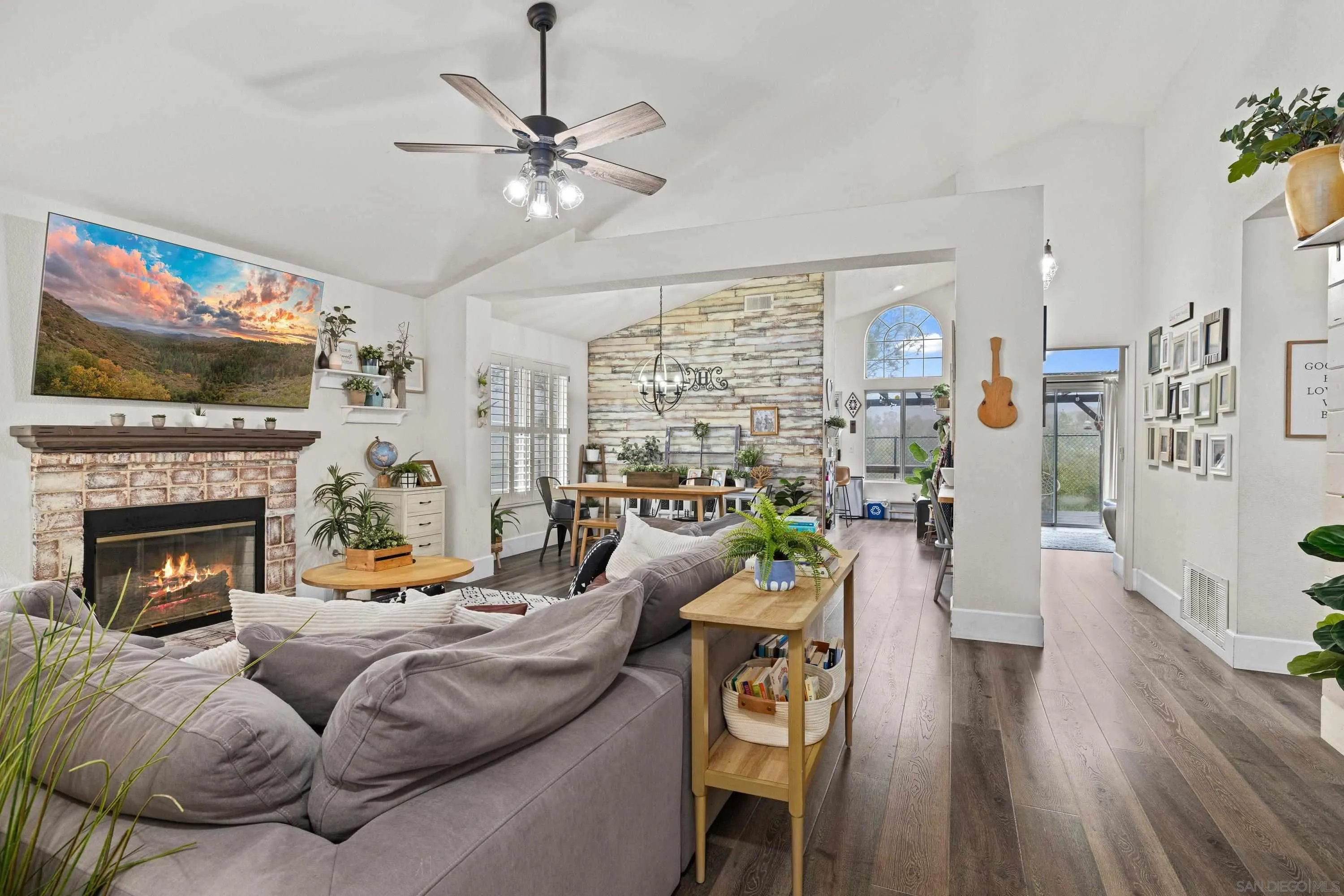 https://cdn.realtyfeed.com/cdn/127/260004836/de473733a4b82999139e211e65681e95.webp