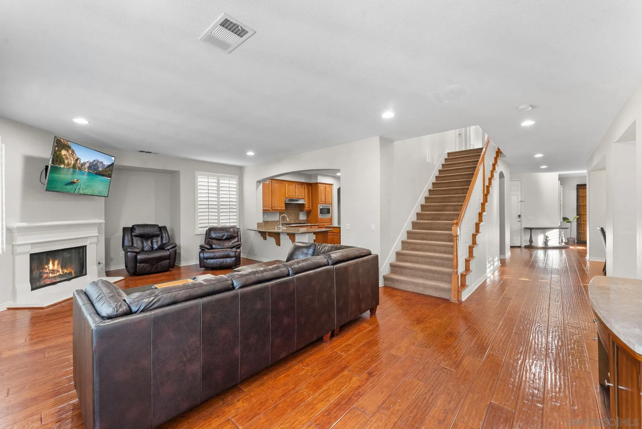 https://cdn.realtyfeed.com/cdn/127/260004837/870e32060ac7b018d577218ba6233bf8.webp