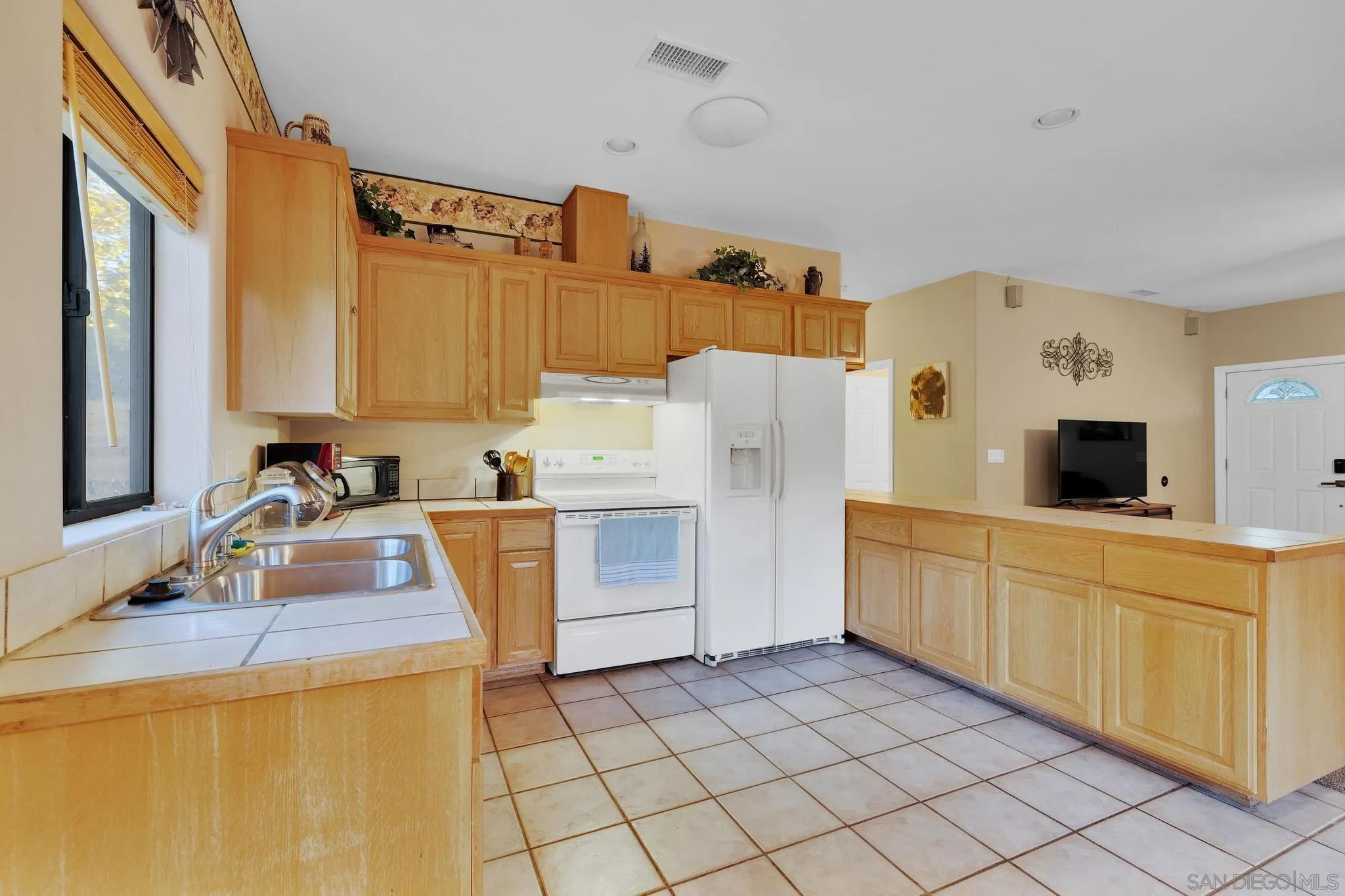 https://cdn.realtyfeed.com/cdn/127/260004850/40e4c543089aeb72ed6c758cba30bbe6.webp