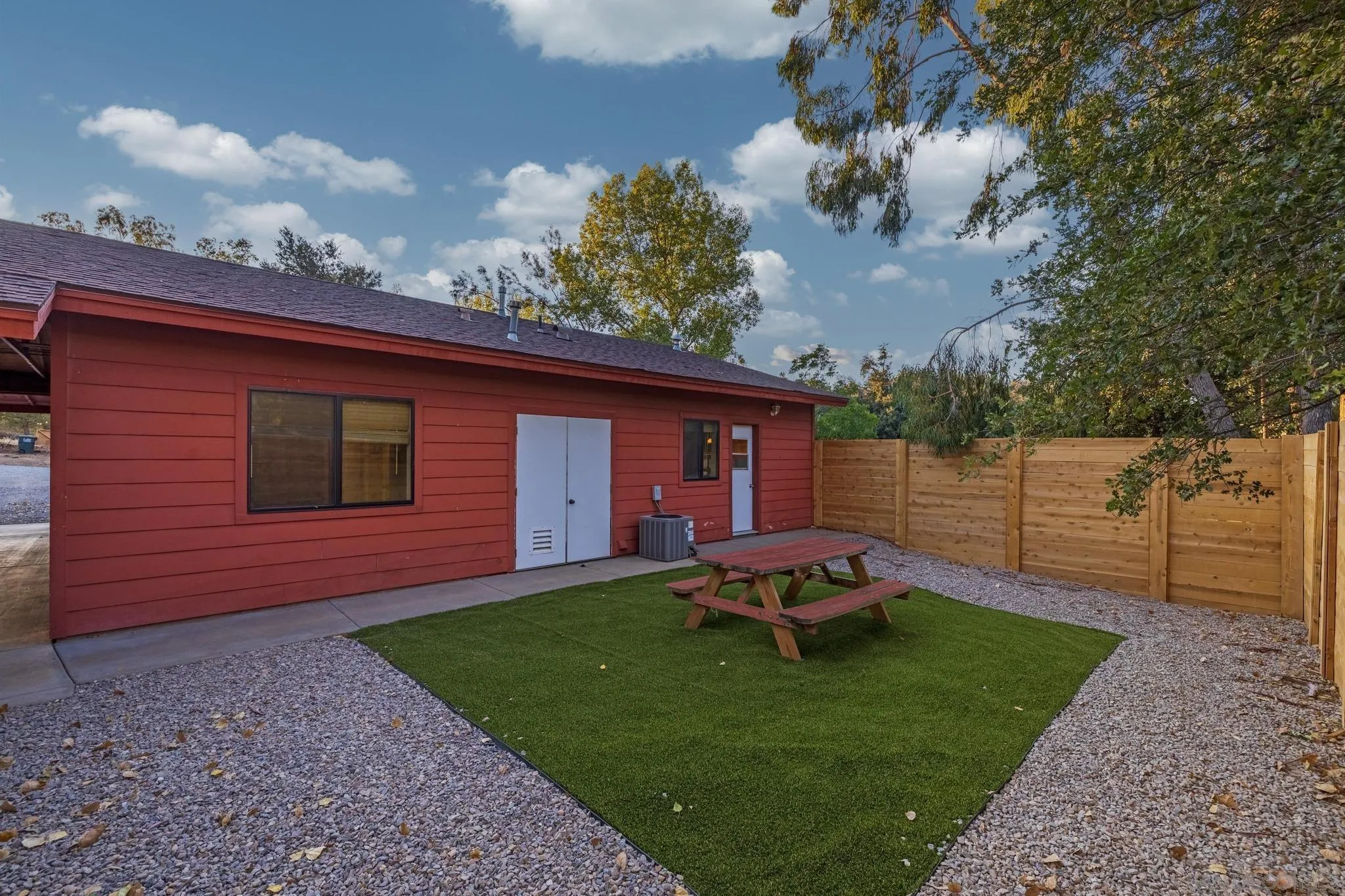 https://cdn.realtyfeed.com/cdn/127/260004850/73b849a73fc8a19383078e9ea1ba4586.webp