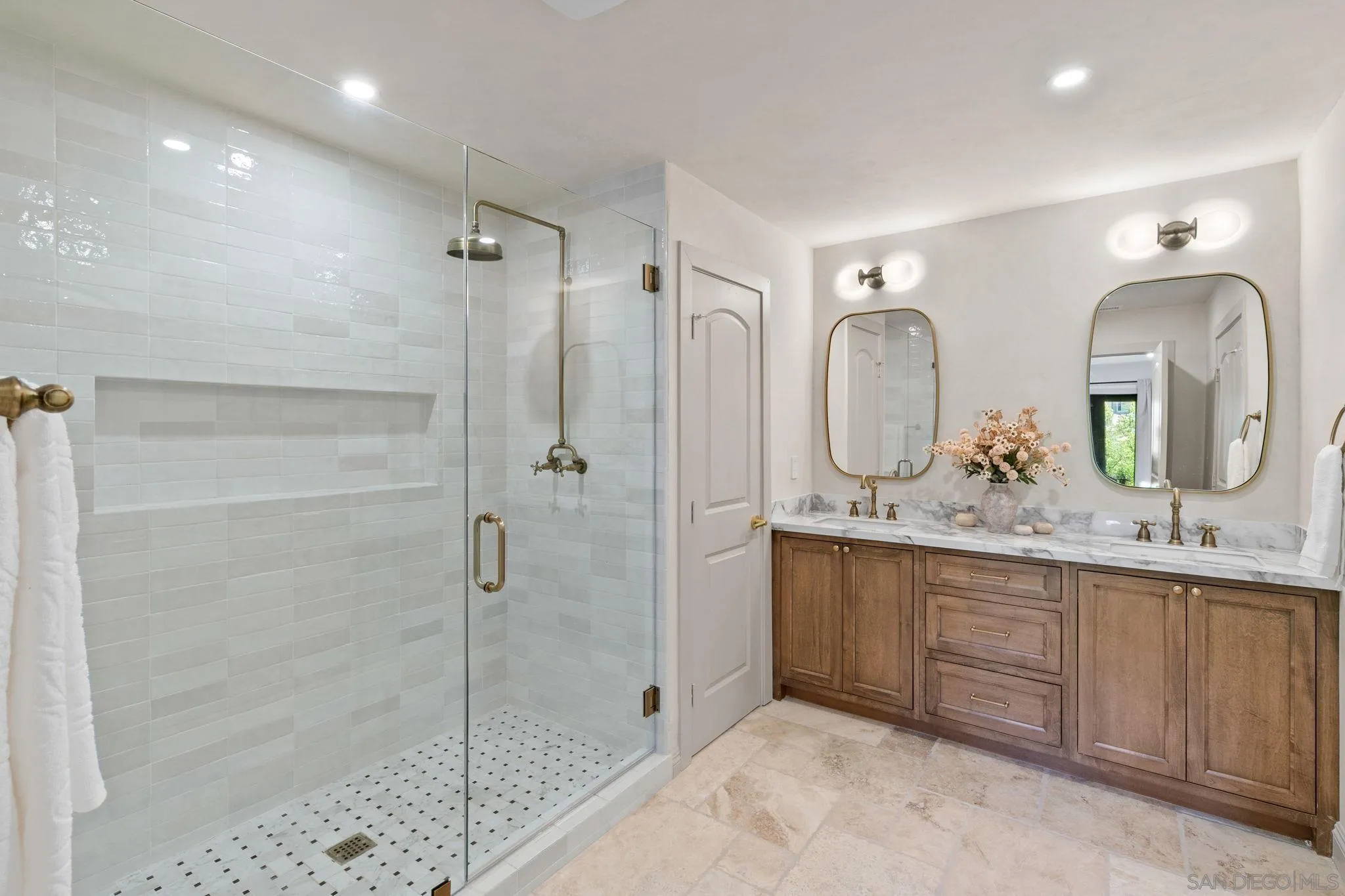https://cdn.realtyfeed.com/cdn/127/260004851/86dd8f821ef13880bd942d7573ceb468.webp