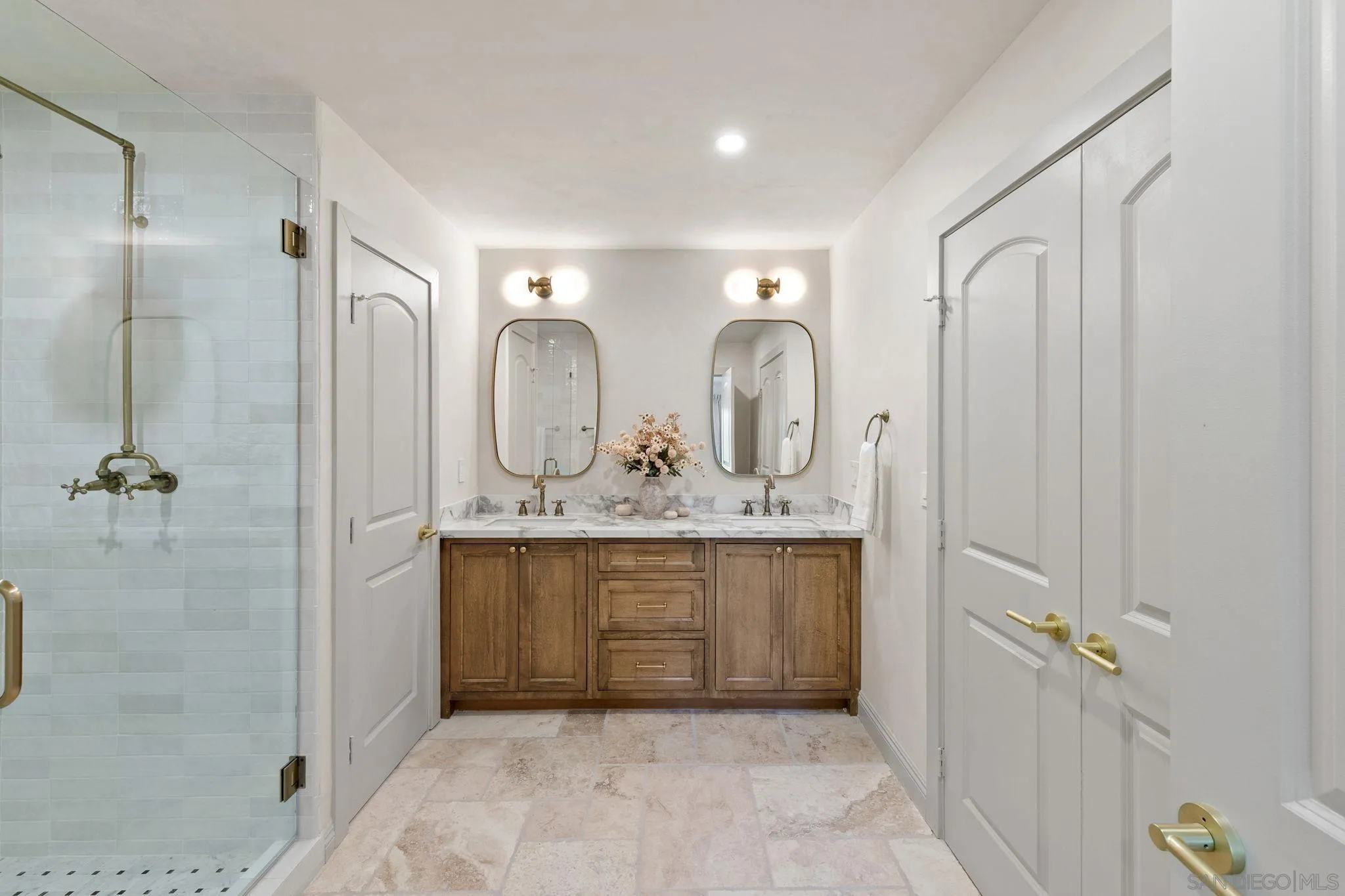 https://cdn.realtyfeed.com/cdn/127/260004851/b41010701b2e572b5383cda9380a62b6.webp