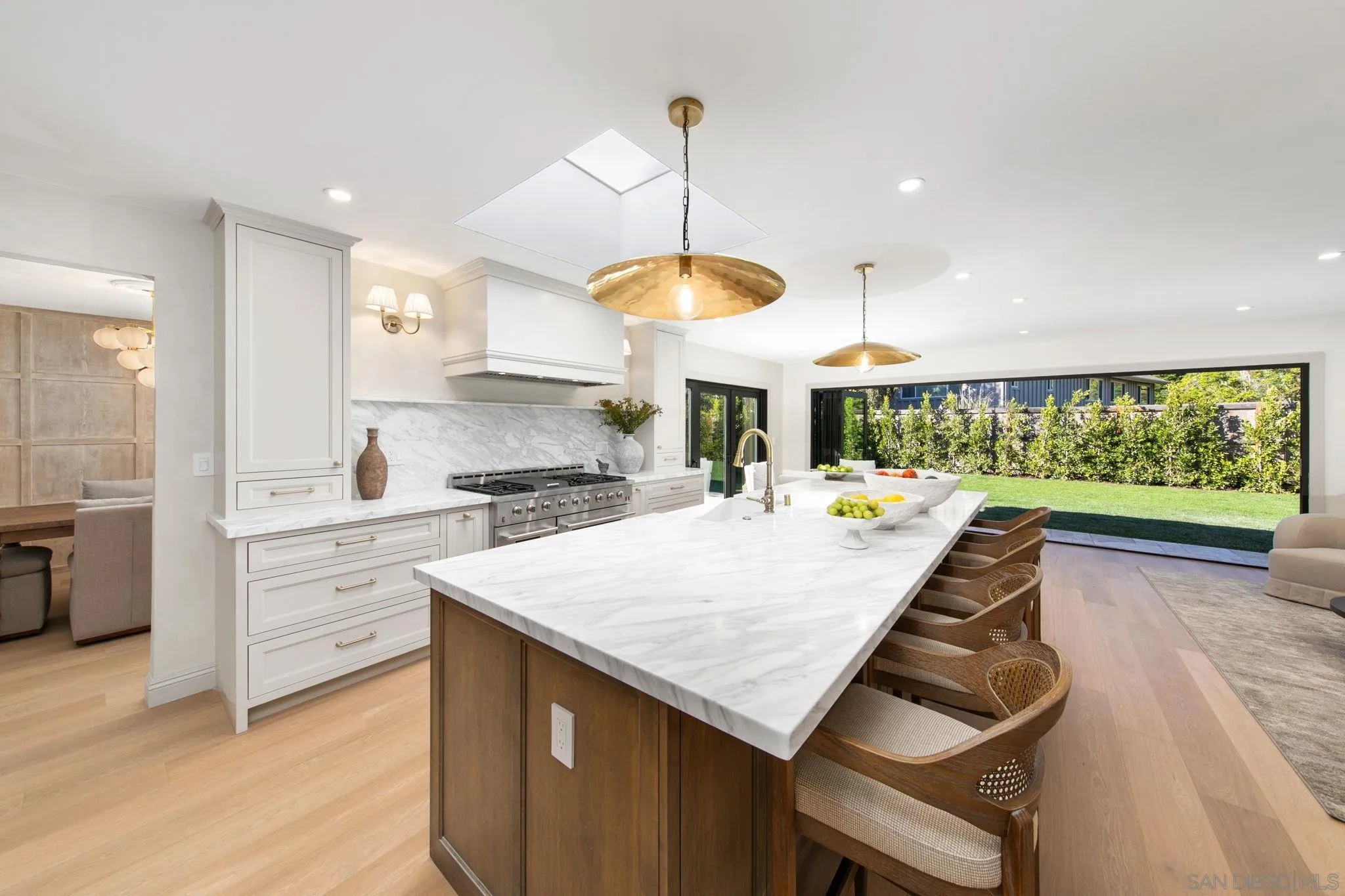 https://cdn.realtyfeed.com/cdn/127/260004851/ed46b7f4c9f3566bd1222427775e03b3.webp