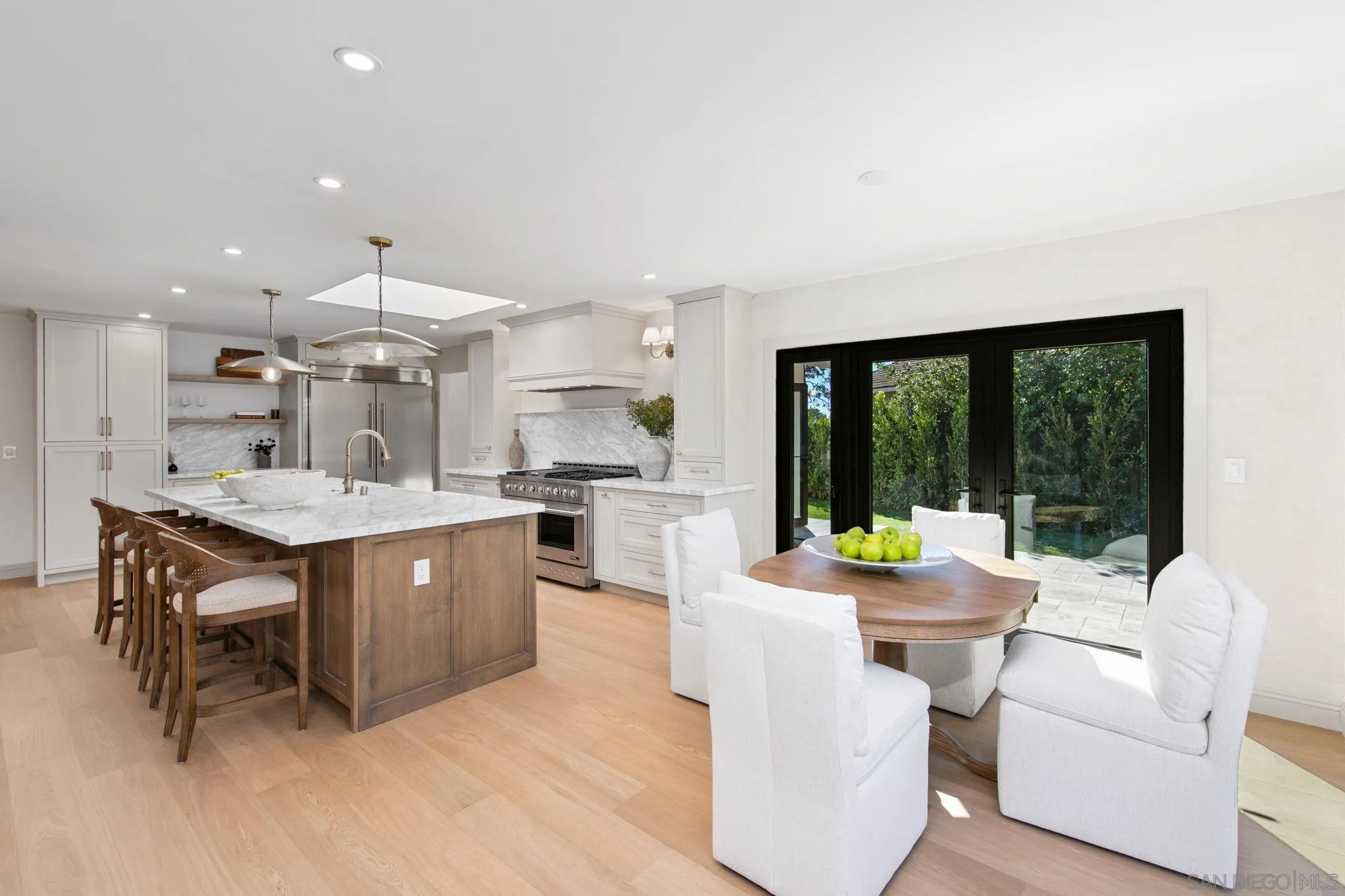 https://cdn.realtyfeed.com/cdn/127/260004851/f8dbbd6cbab6a6618f1f1c6651a3f5ba.webp