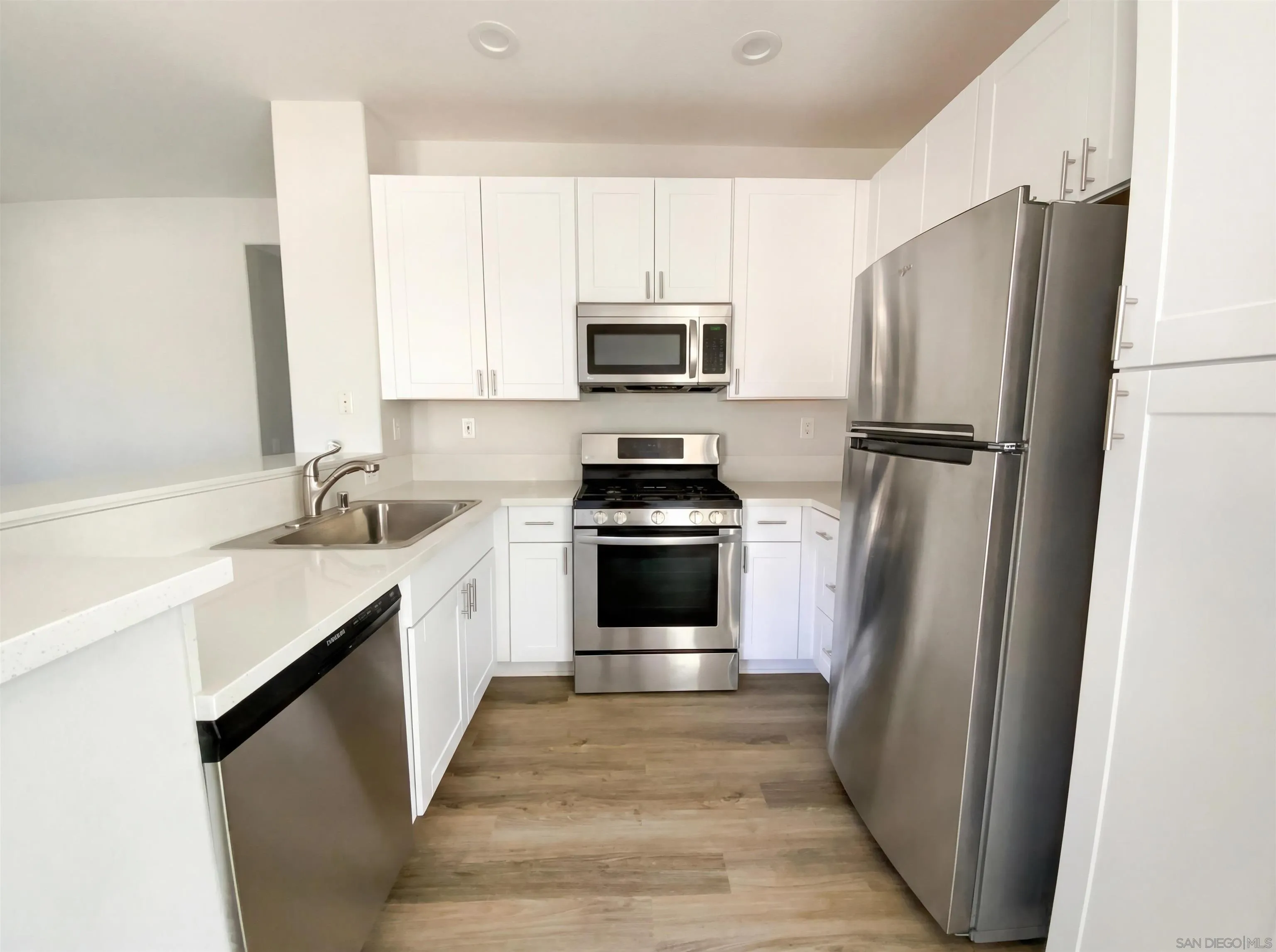 https://cdn.realtyfeed.com/cdn/127/260004855/0b91b4e423d14afad6e693299655a2e9.webp